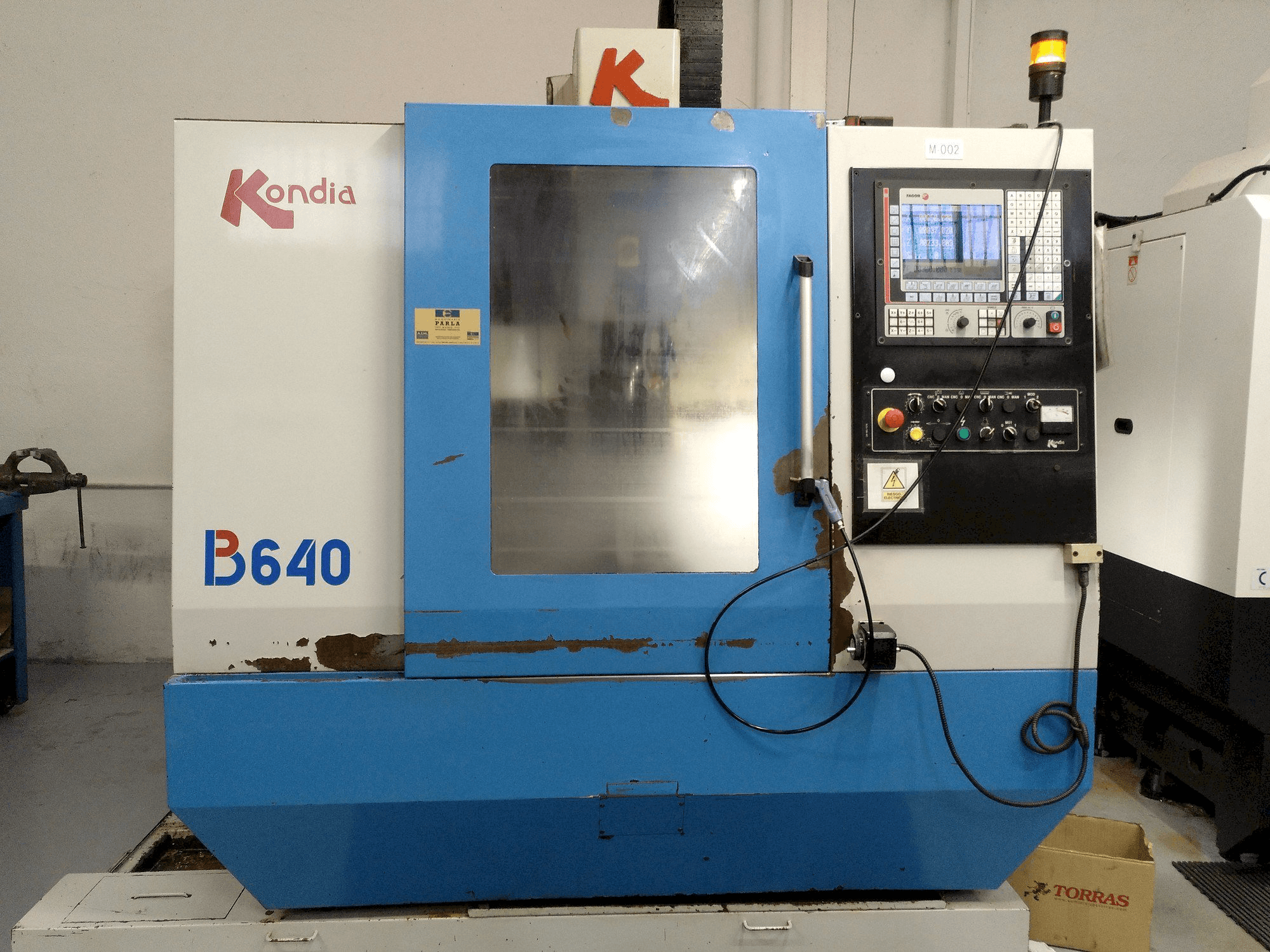 A KONDIA B-640 gép elölnézete