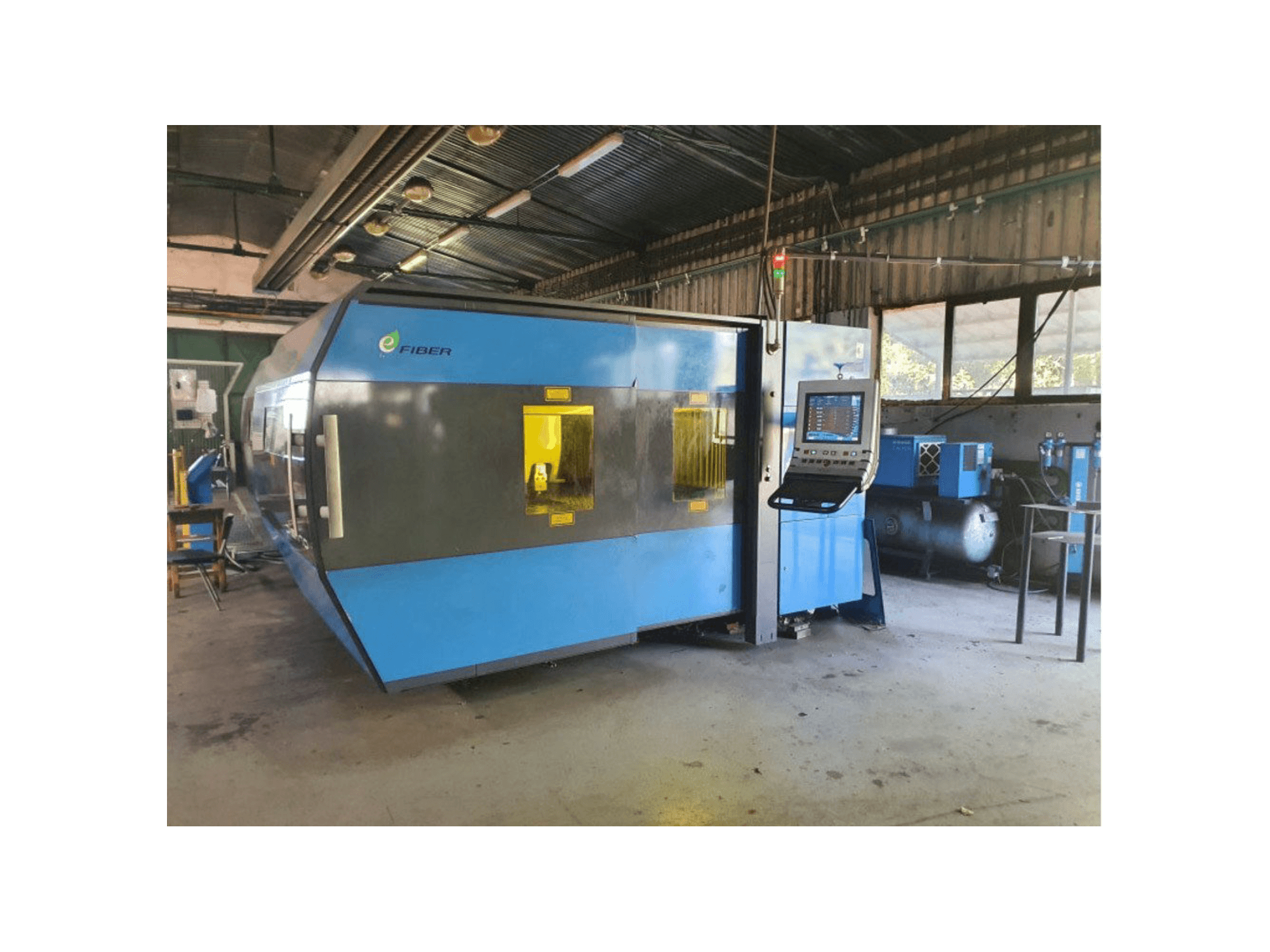 A Prima Power Platino Fiber gép elölnézete