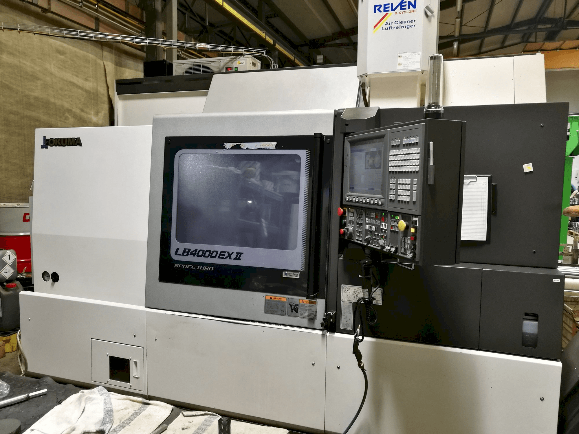 A Okuma LB 4000 EX II MY 750 gép elölnézete