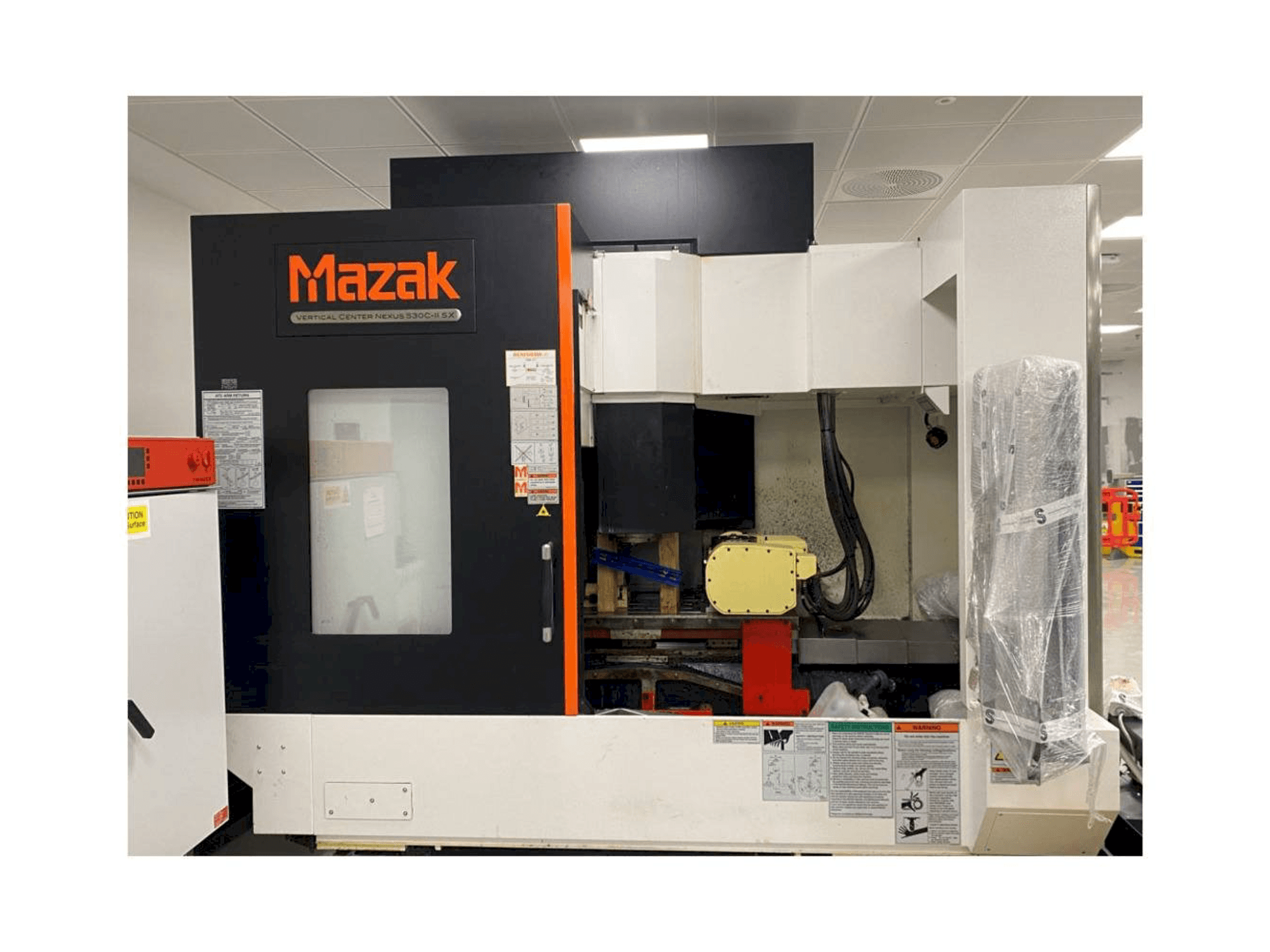 A Mazak Vertical Center Nexus 530C-II 5X gép elölnézete