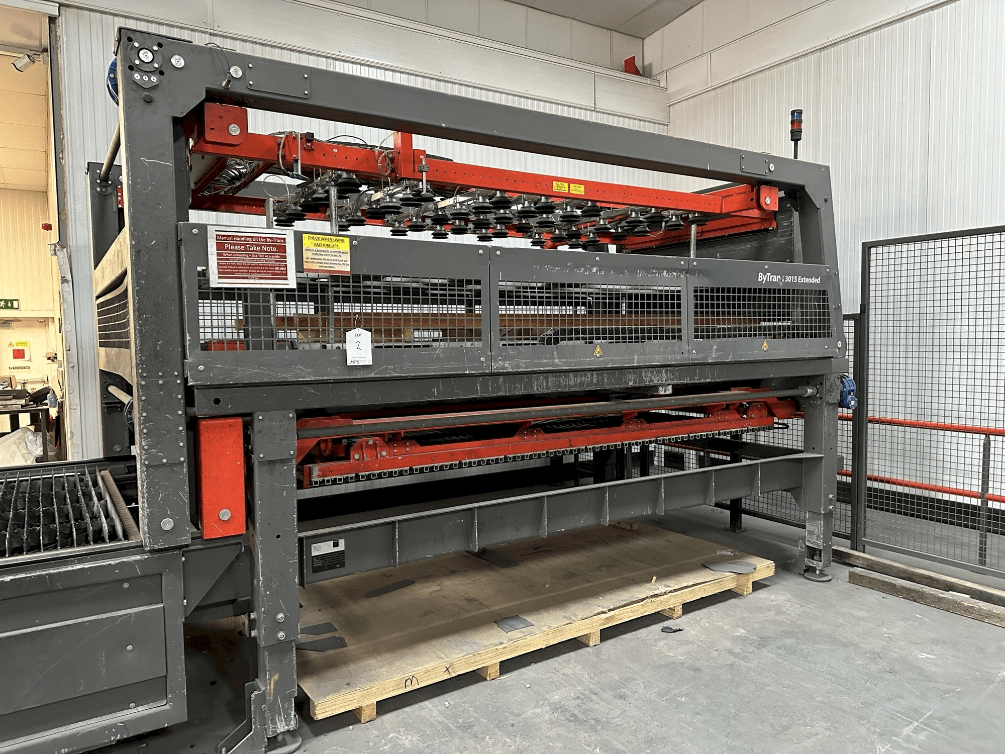 A Bystronic By Trans 3015 Extended Automatic Loading gép elölnézete