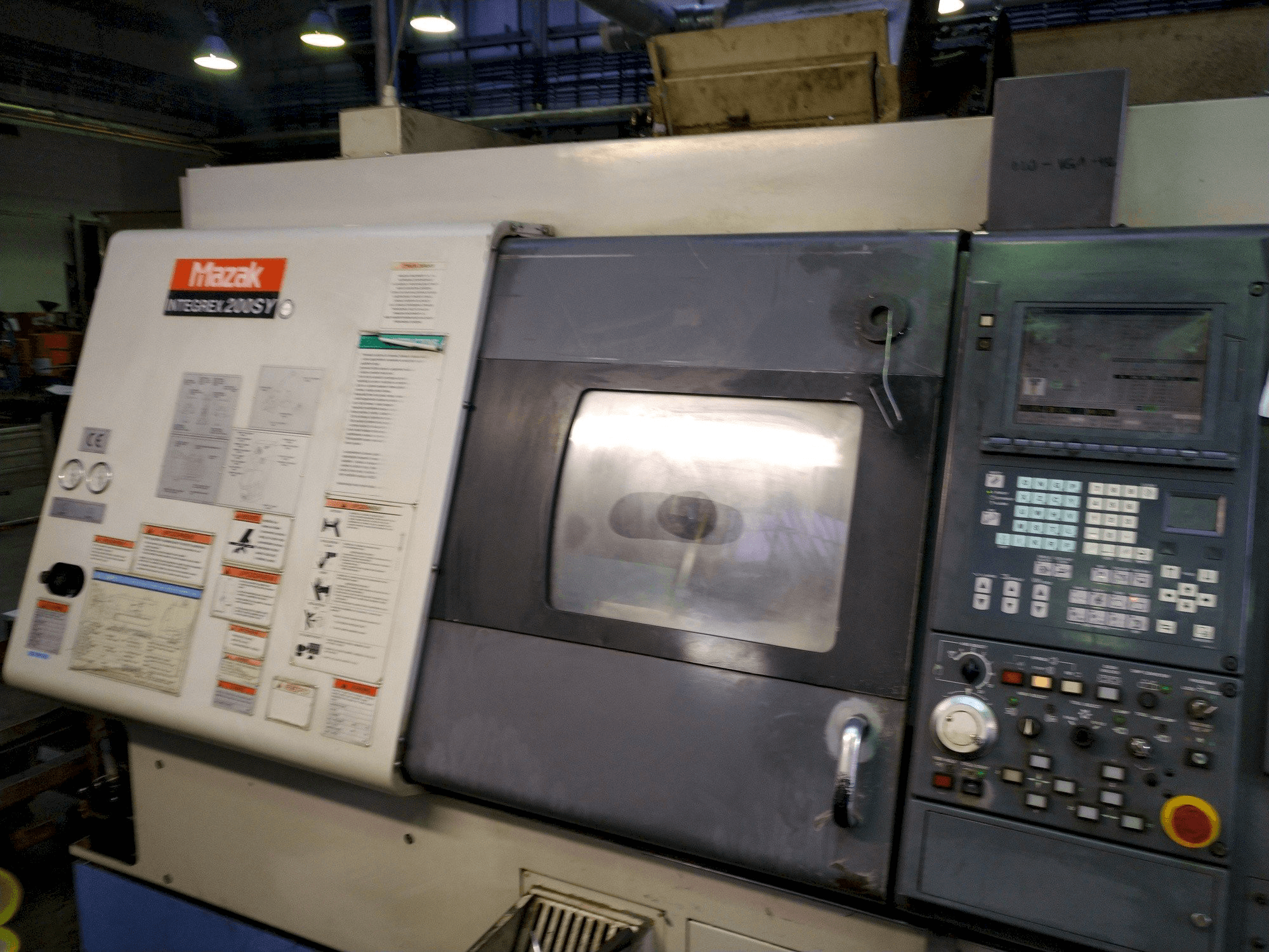 A Mazak INTEGREX 200 SY gép elölnézete