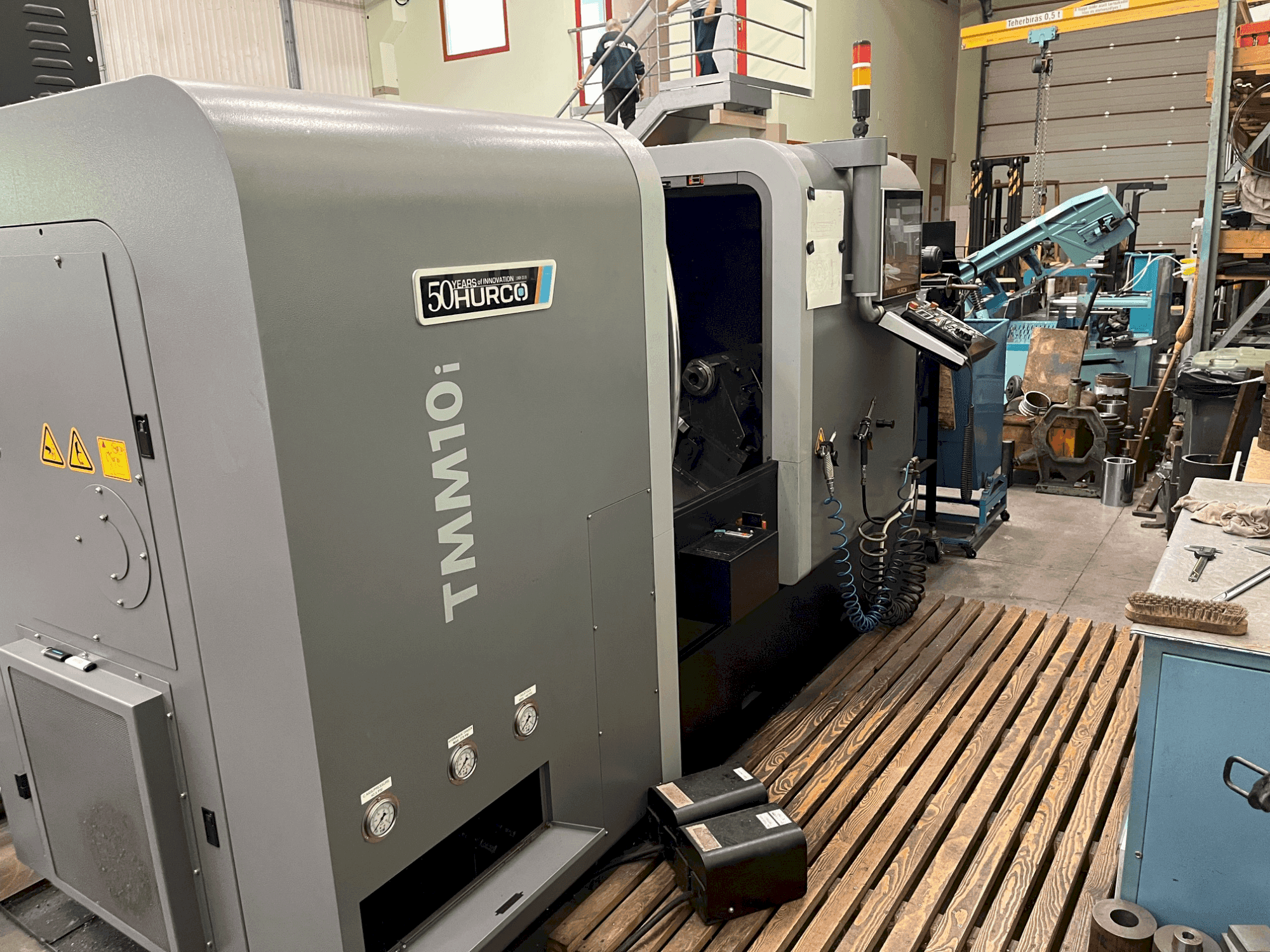 A Hurco TMM10i gép elölnézete