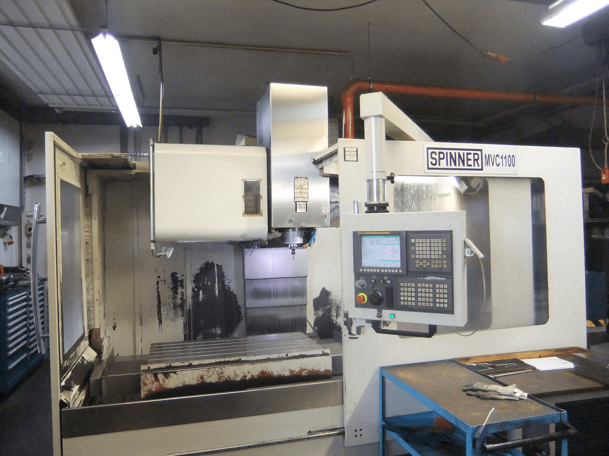 A SPINNER MVC1100 gép elölnézete