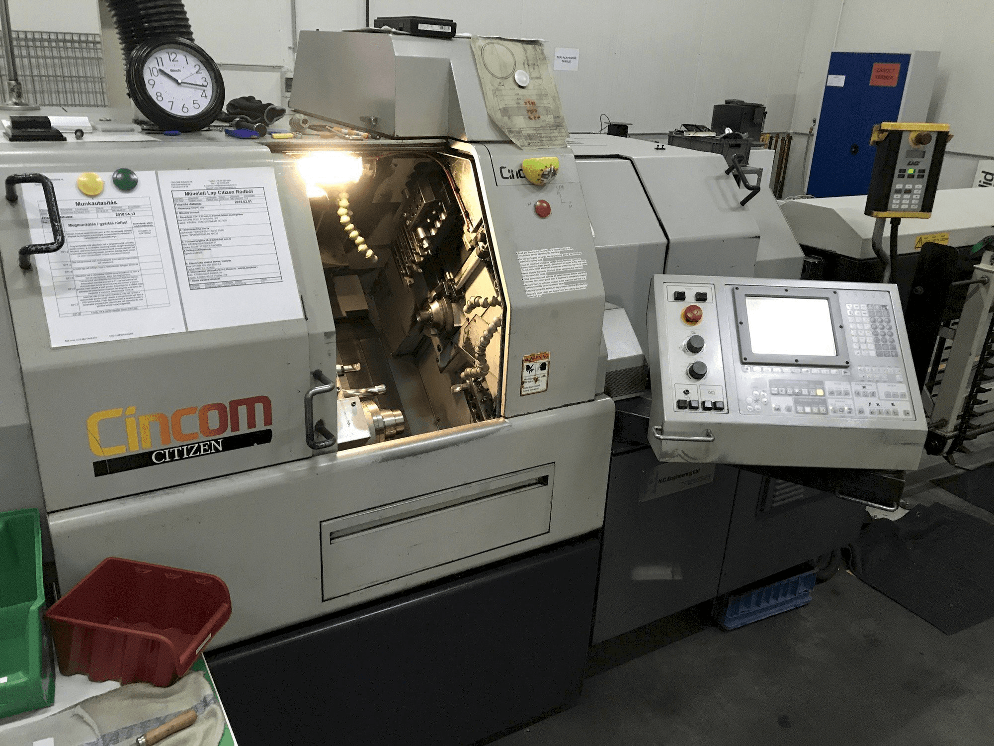 A Citizen Cincom L32 gép elölnézete