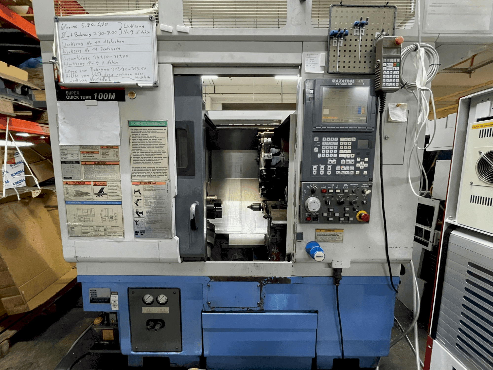 A Mazak SQT 100M gép elölnézete