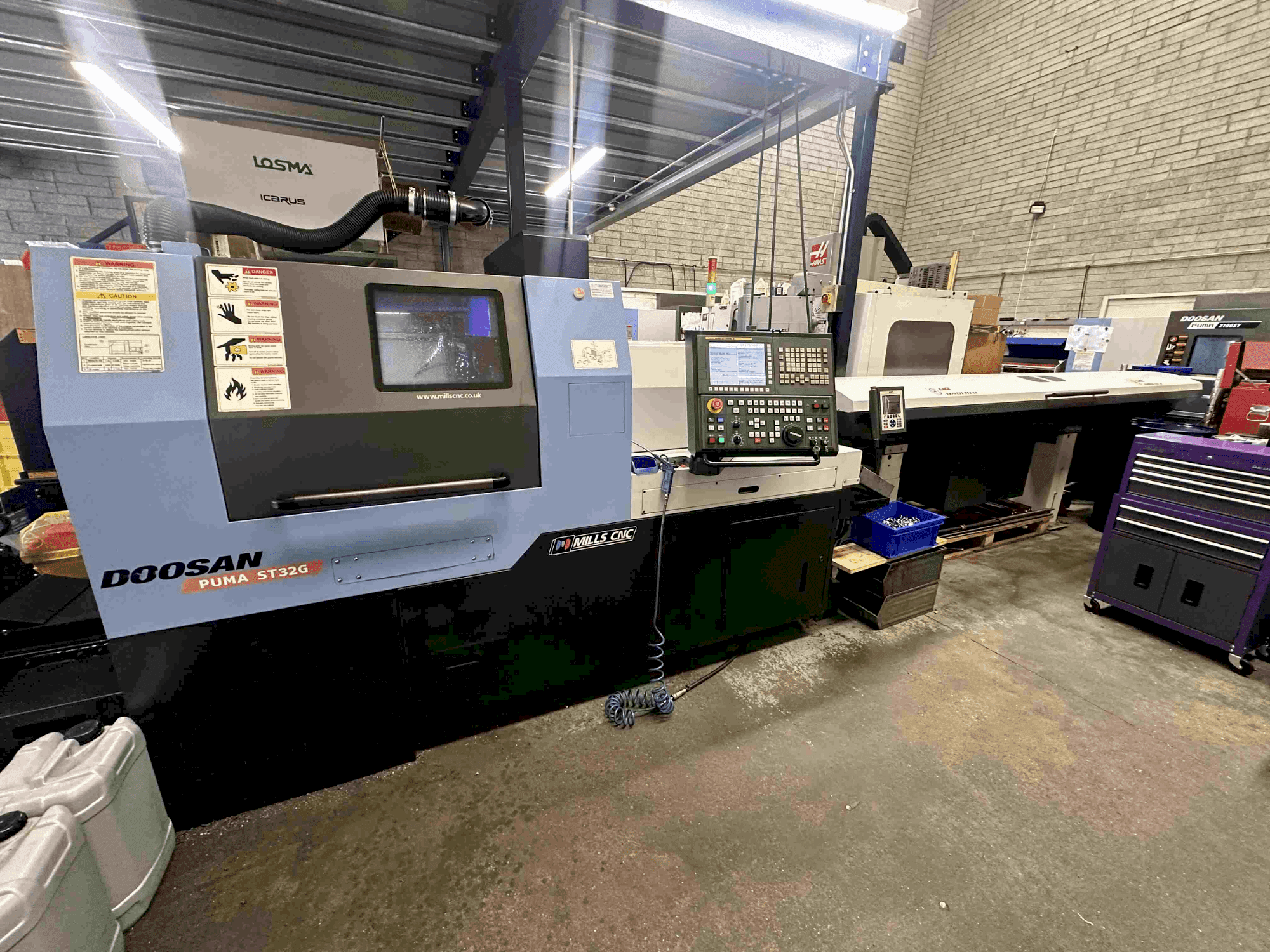 A DOOSAN Puma ST32G gép elölnézete