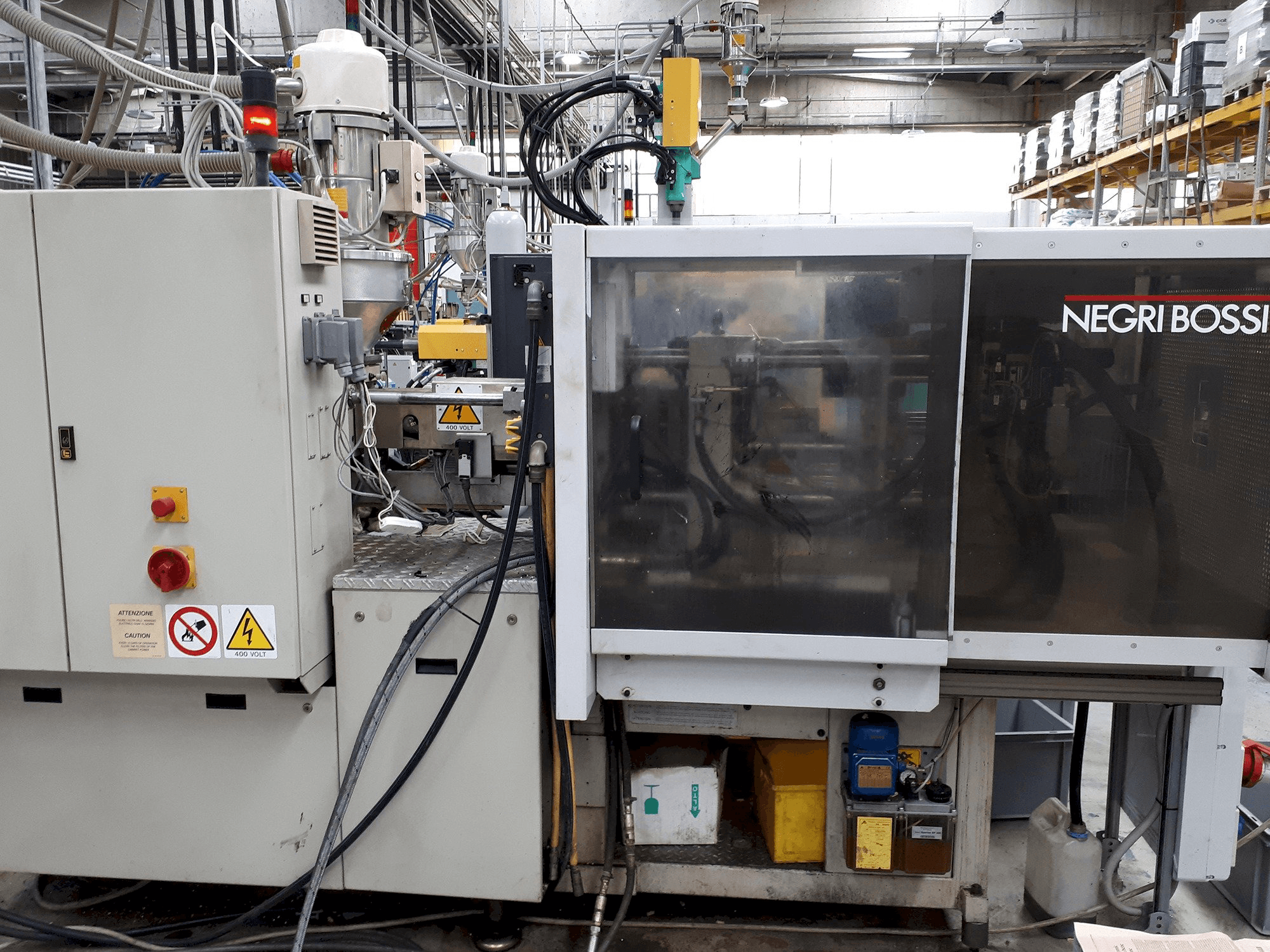 A Negri Bossi V 40-150 gép elölnézete