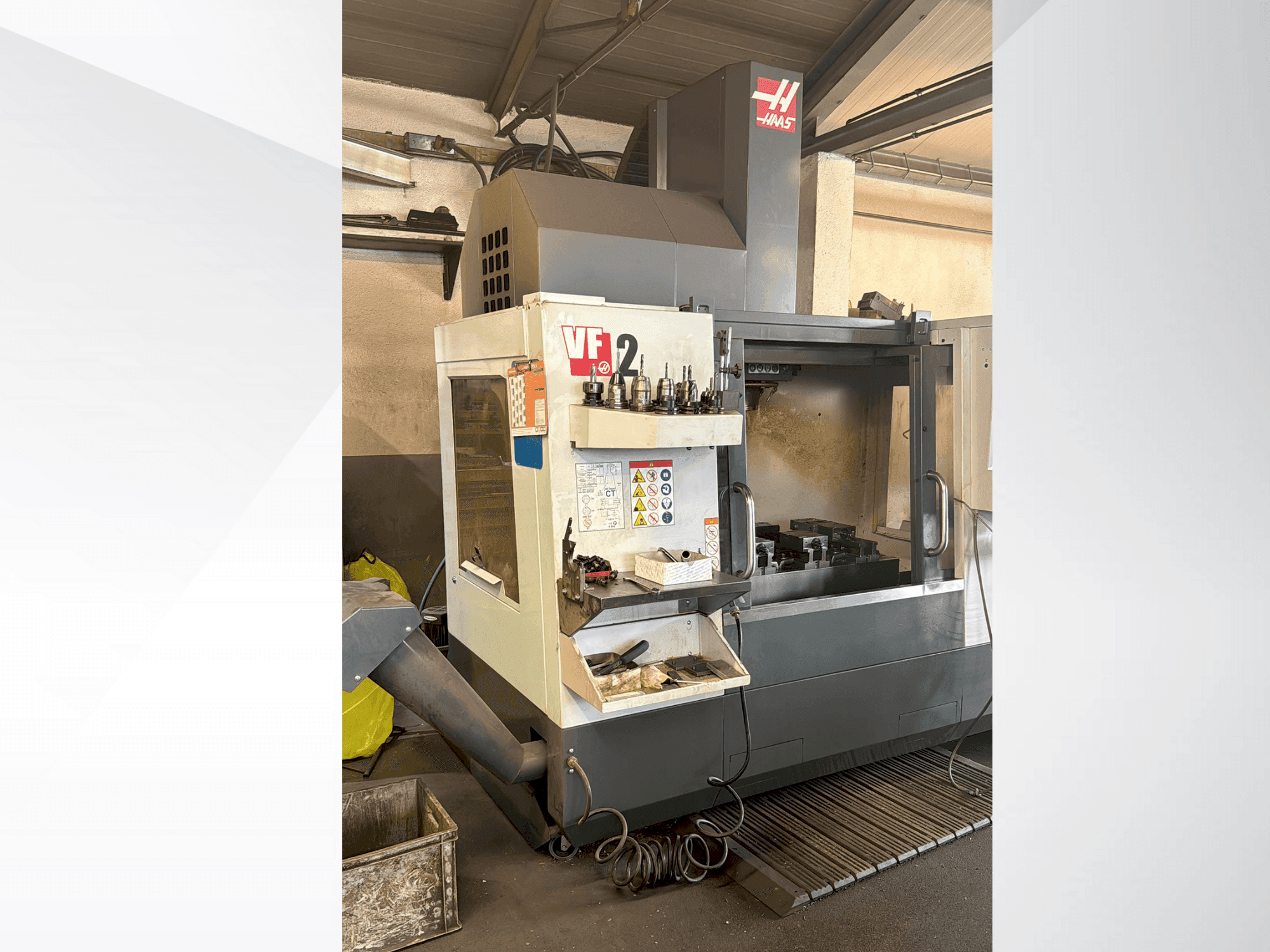 A HAAS VF2 gép elölnézete