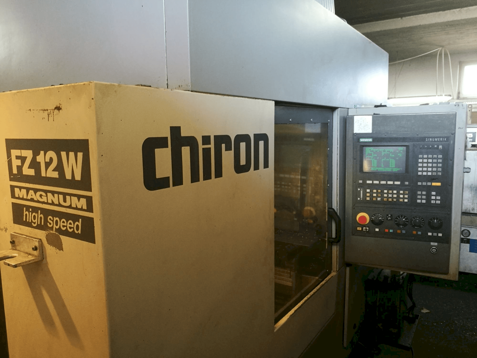 A CHIRON FZ 12 W Magnum gép elölnézete