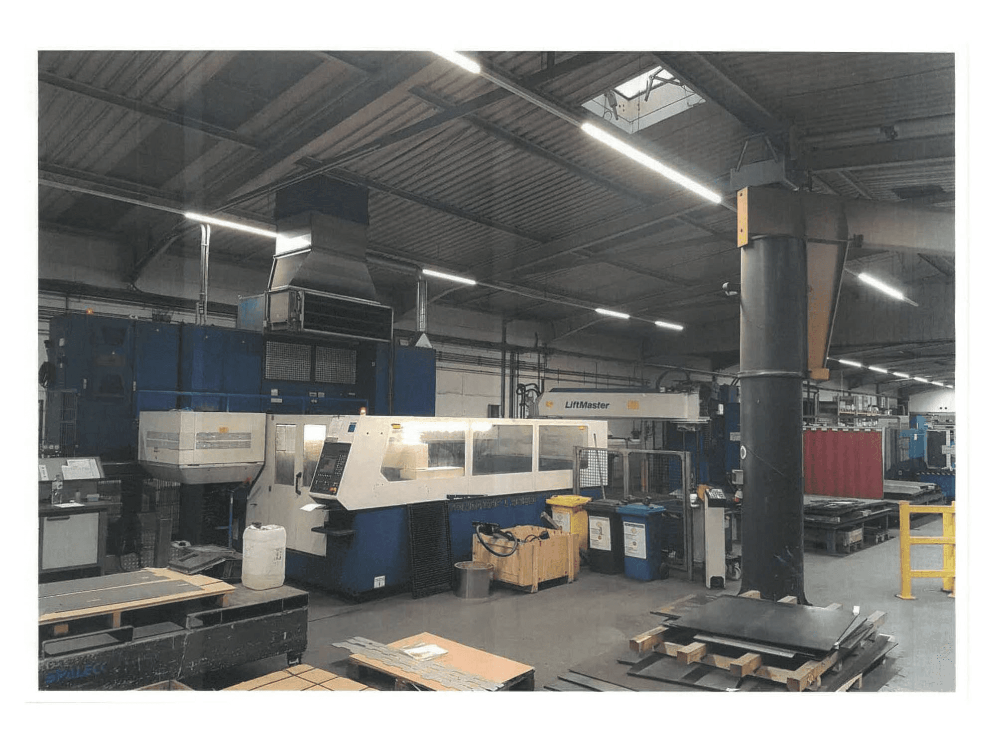 A TRUMPF Laser 30/30 gép elölnézete