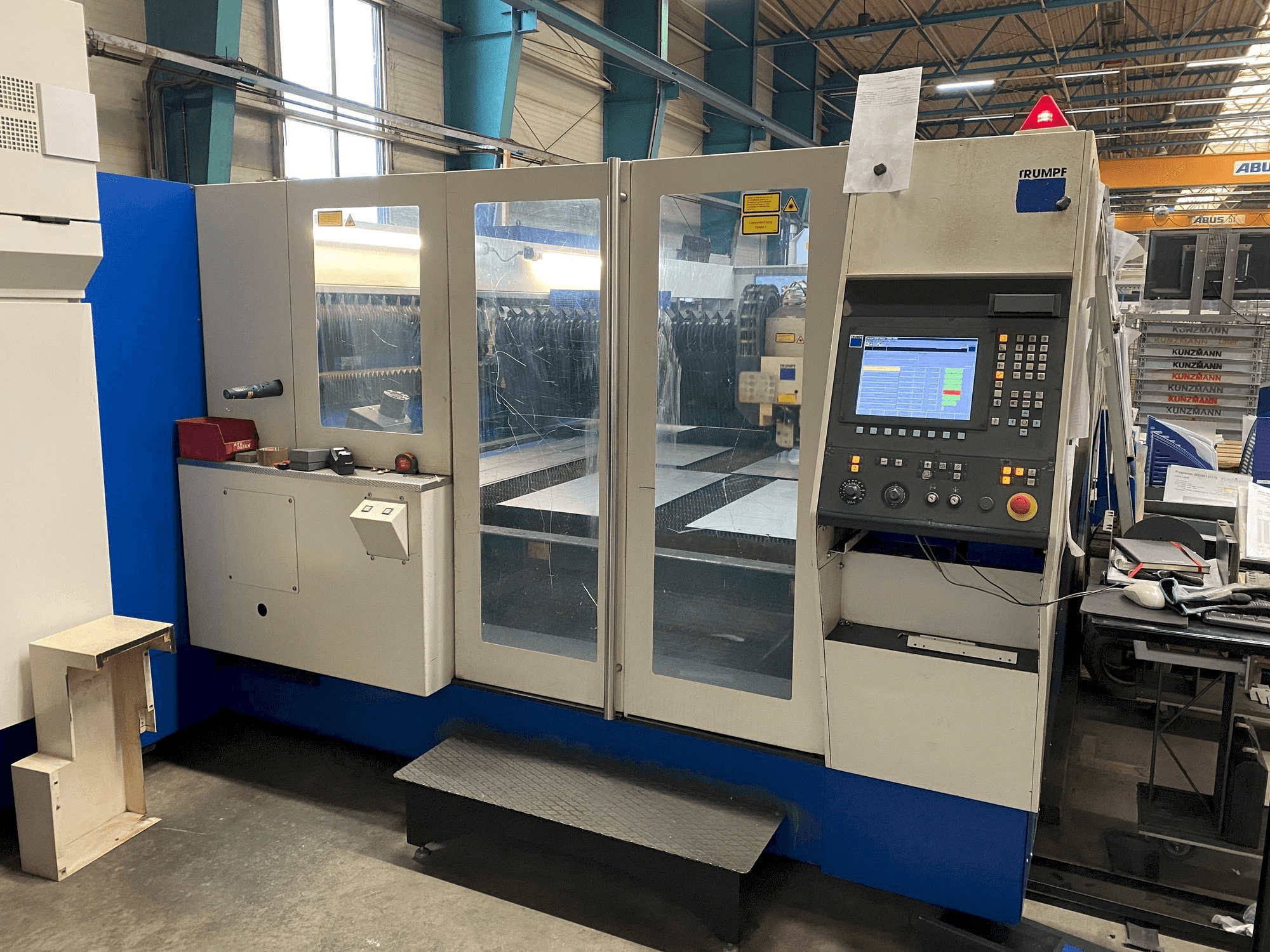 A Trumpf laser 5040 gép elölnézete