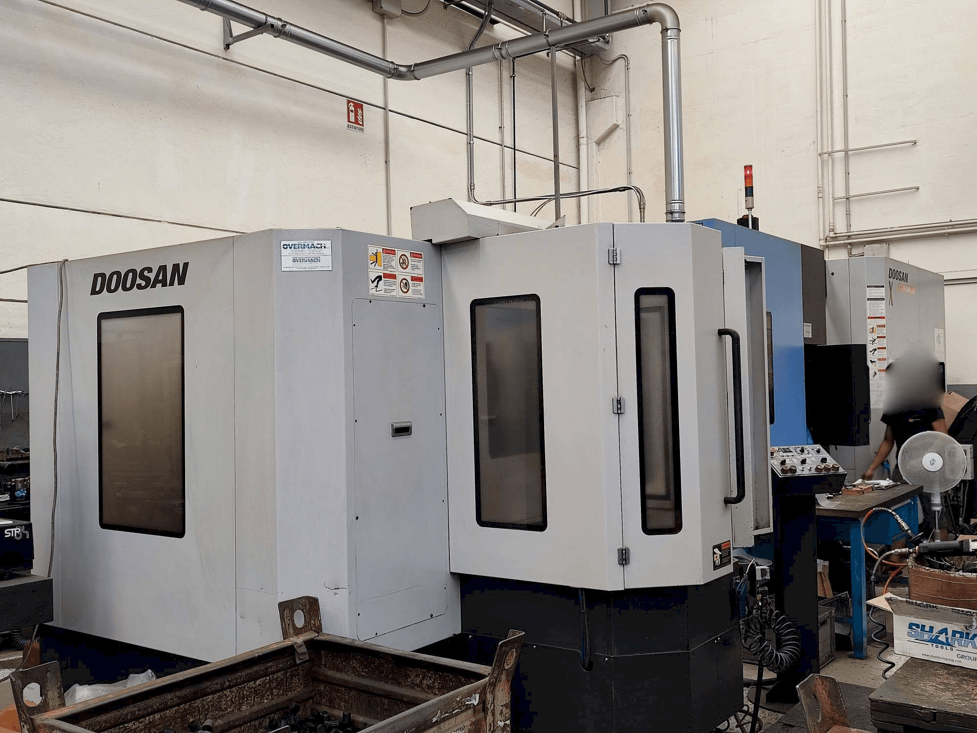 A DOOSAN HP 5100 gép elölnézete