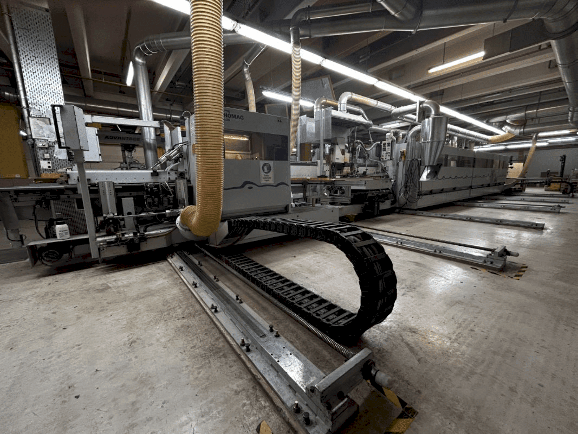 A HOMAG WEEKE PROFI KFL20/29/QA/25 gép elölnézete