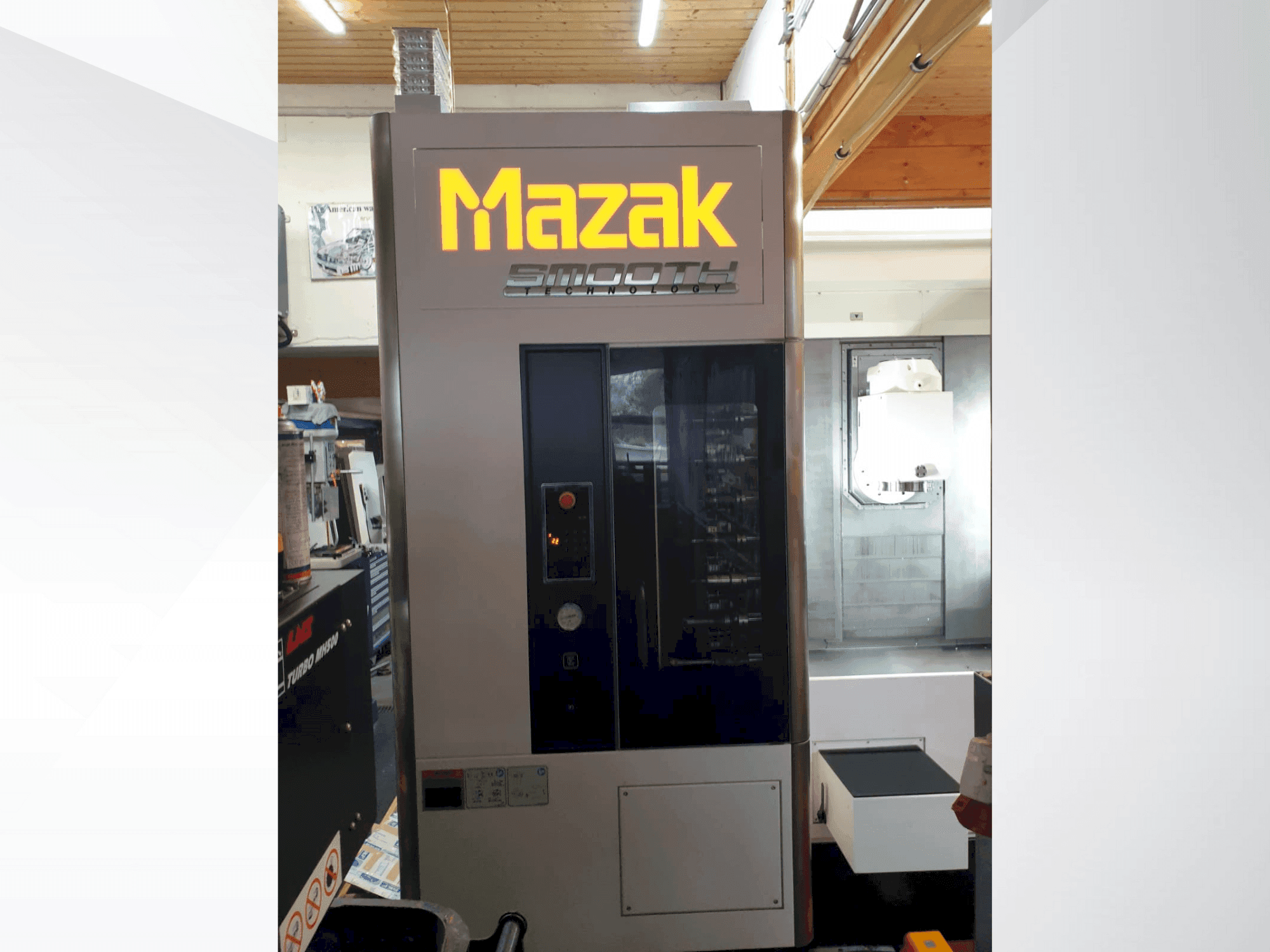 A Mazak INTEGREX j-200S gép elölnézete