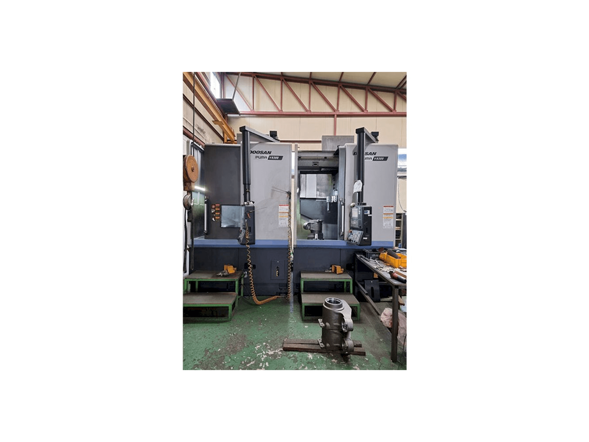 A Doosan Puma V8300 gép elölnézete