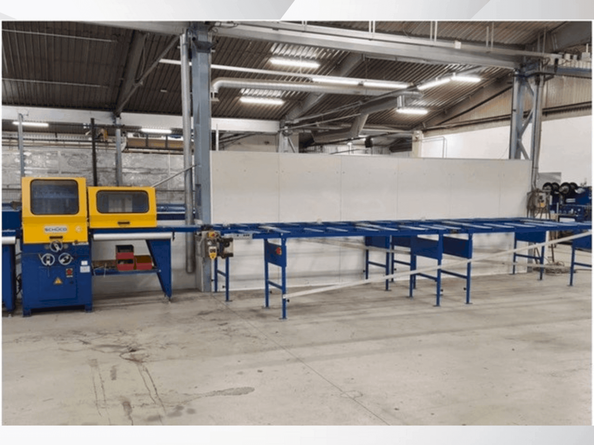 A SCHÜCO ISOMAT 5 gép elölnézete