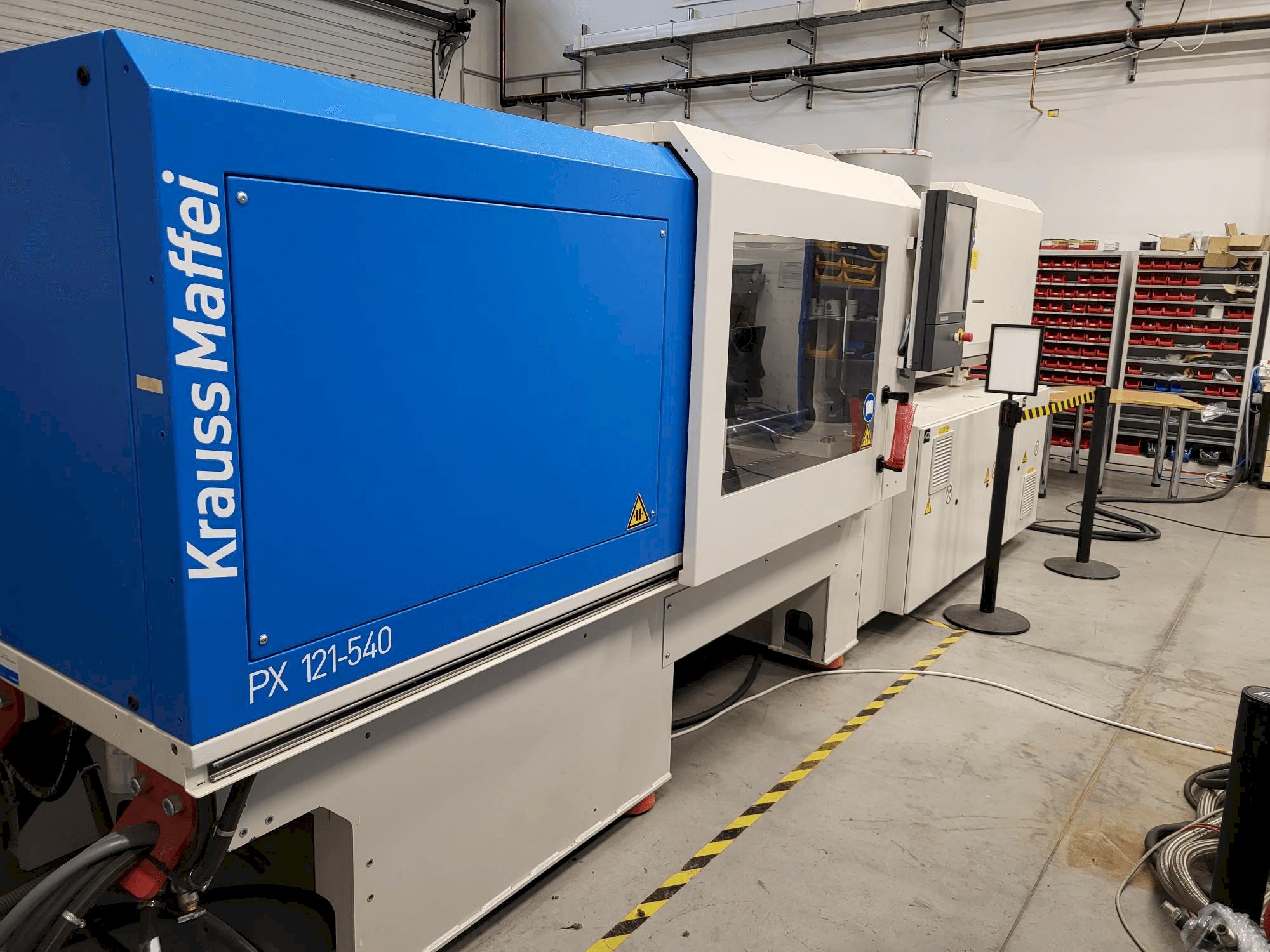 A Krauss Maffei PX 121-540 gép oldalnézete