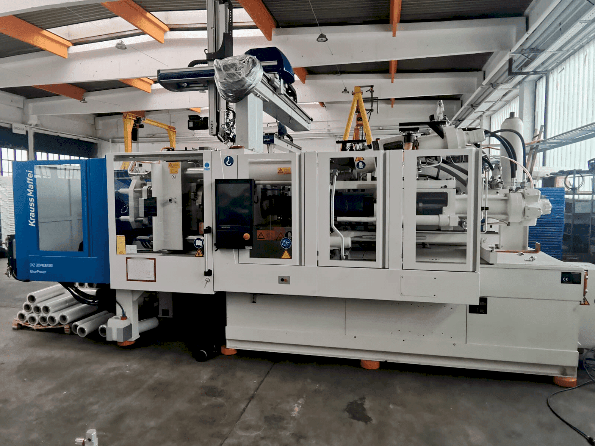 A Krauss Maffei 200-1000-380 CX Z gép elölnézete
