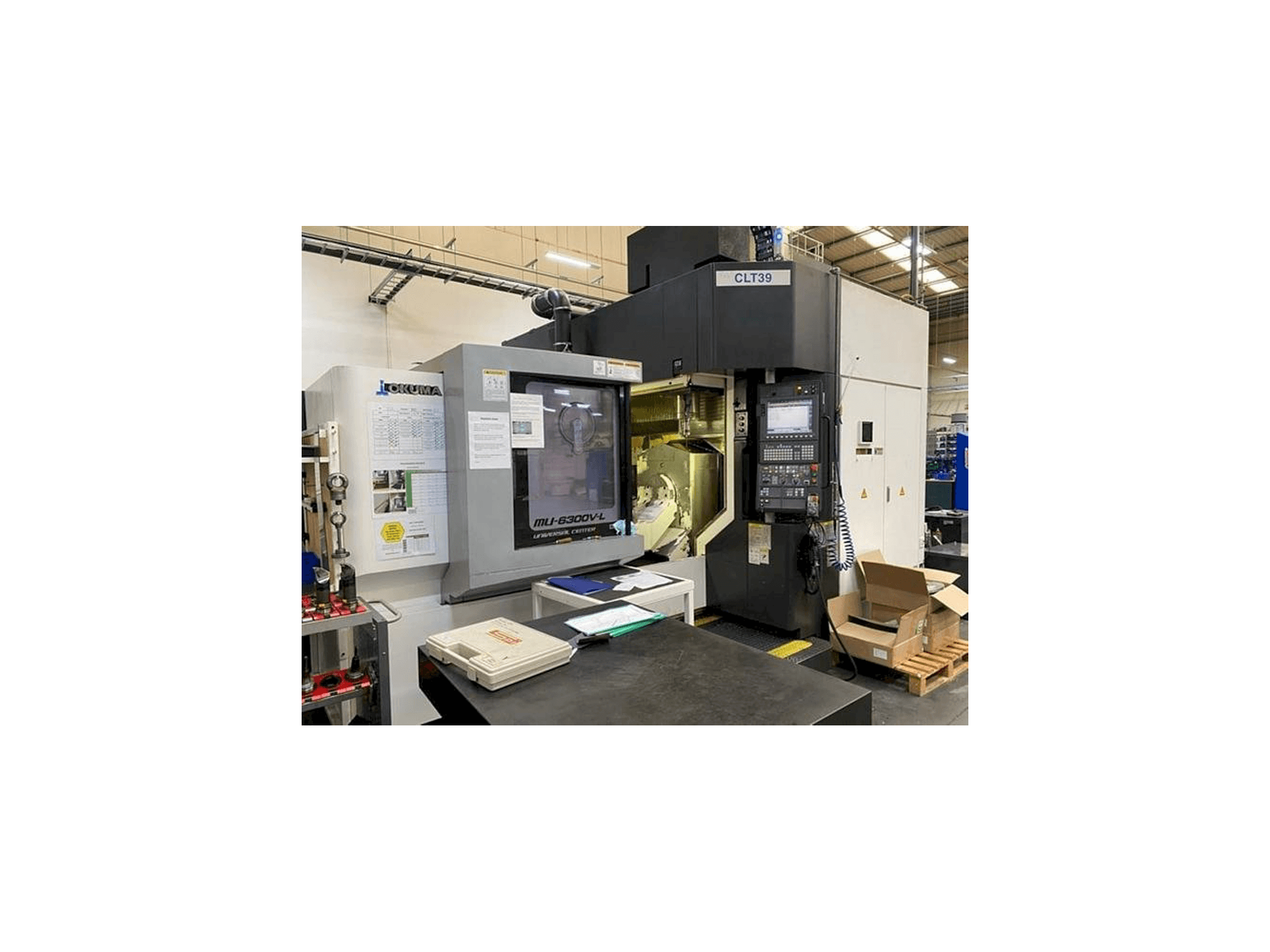 A Okuma MU 6300V-L gép elölnézete