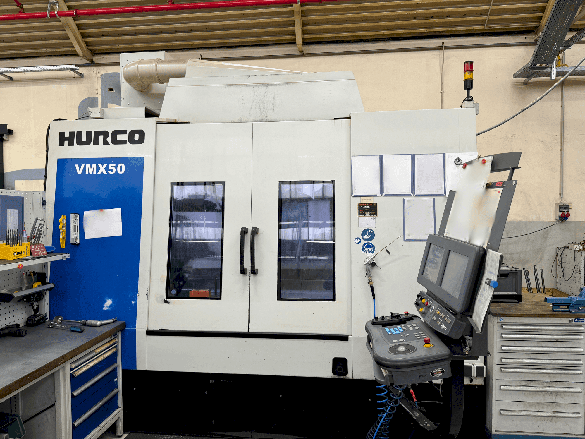 A Hurco VMX 50/40T gép elölnézete