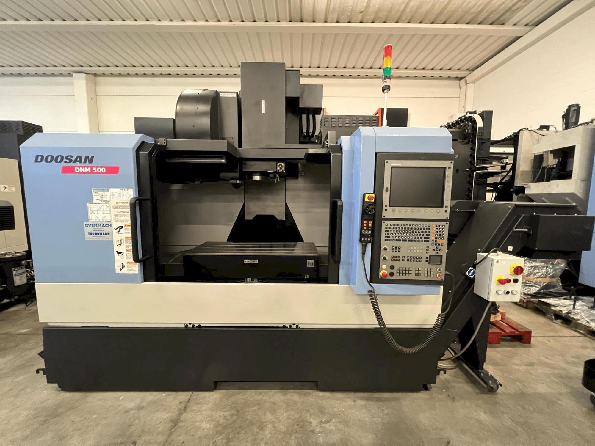 A DOOSAN DNM 500 gép elölnézete