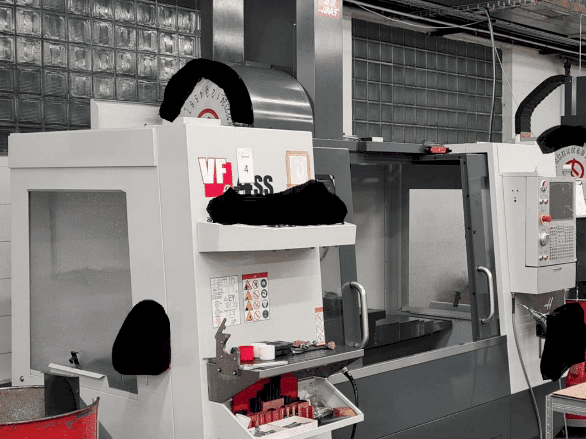 A HAAS VF-4SS gép elölnézete