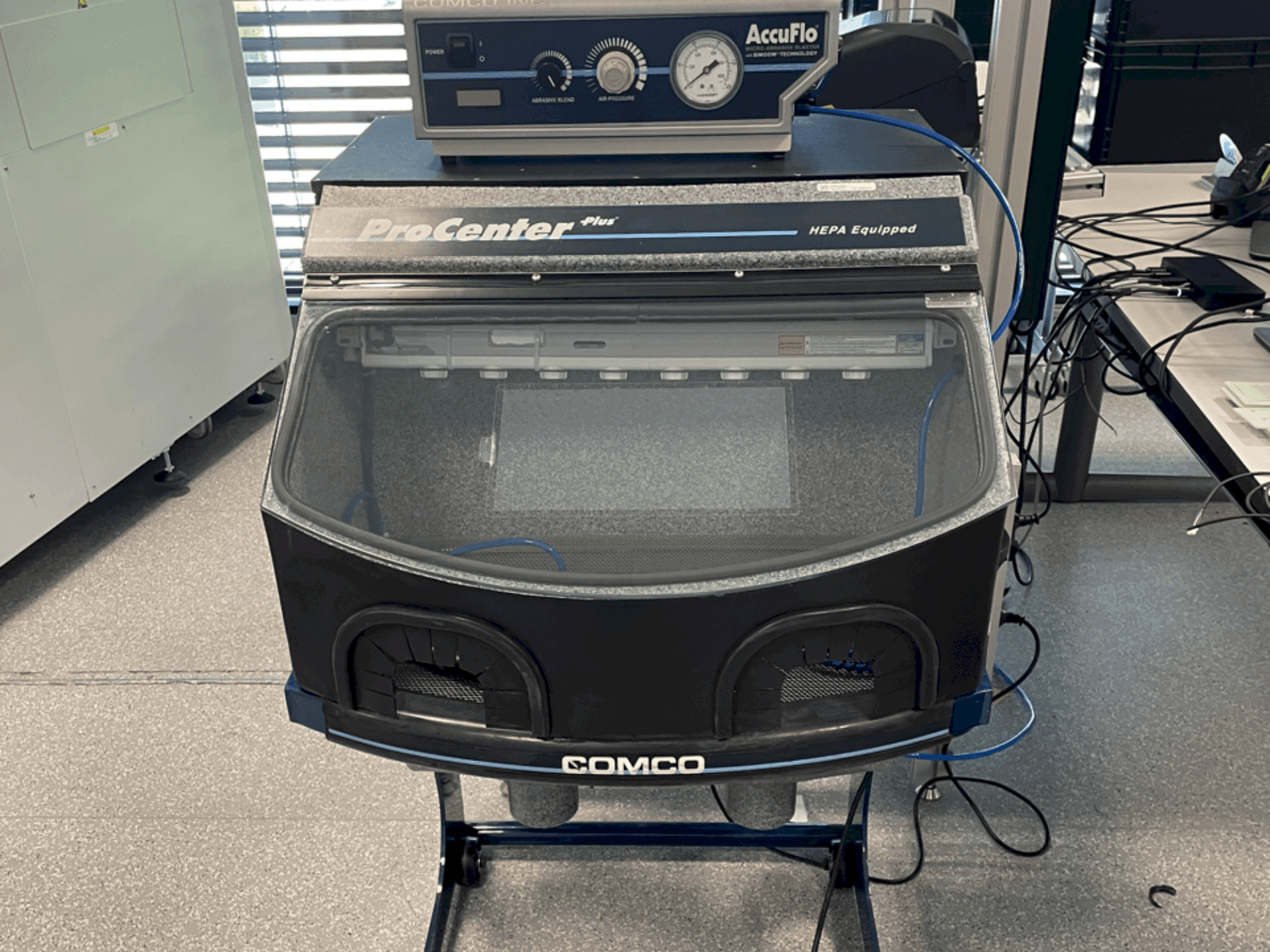 A COMCO CTR201-2 gép elölnézete
