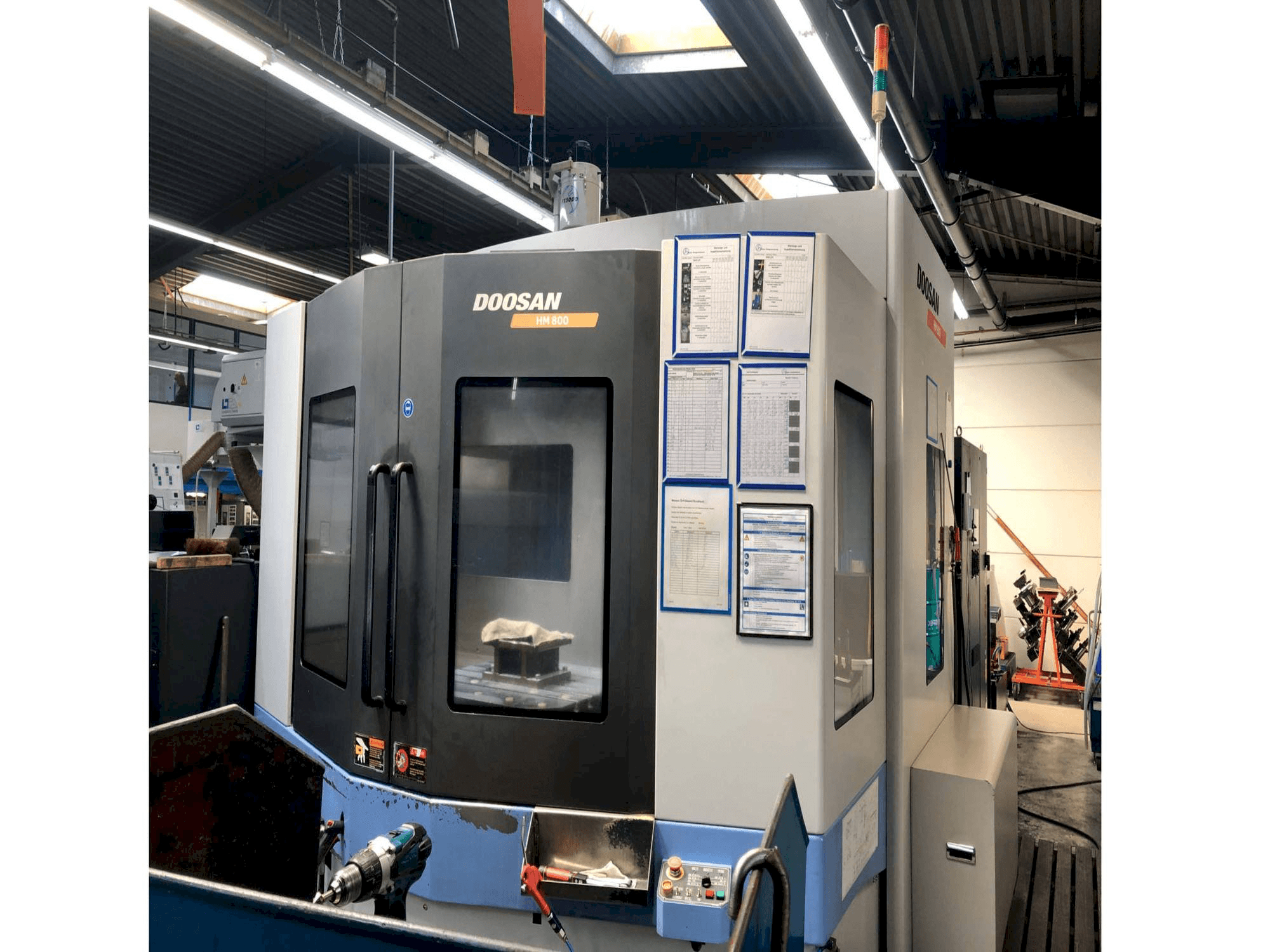 A Doosan HM 800 gép elölnézete