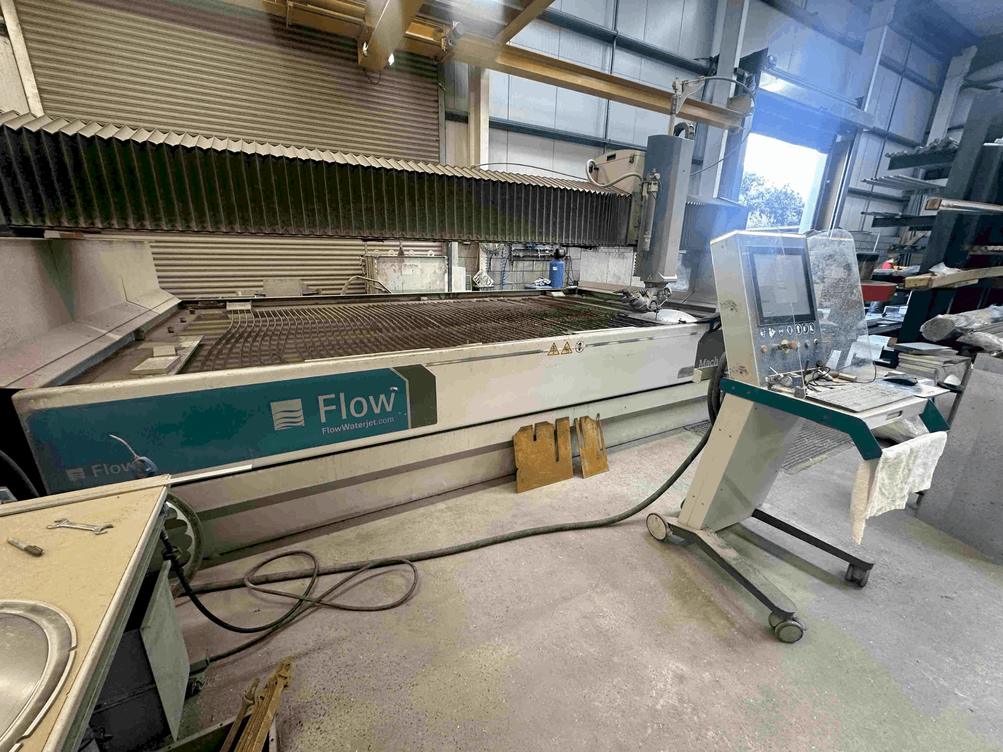 A Flow Mach 500-4020 gép elölnézete