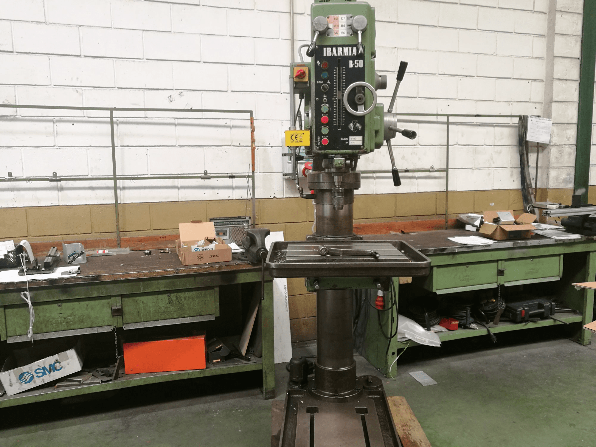 A IBARMIA B-50 gép elölnézete