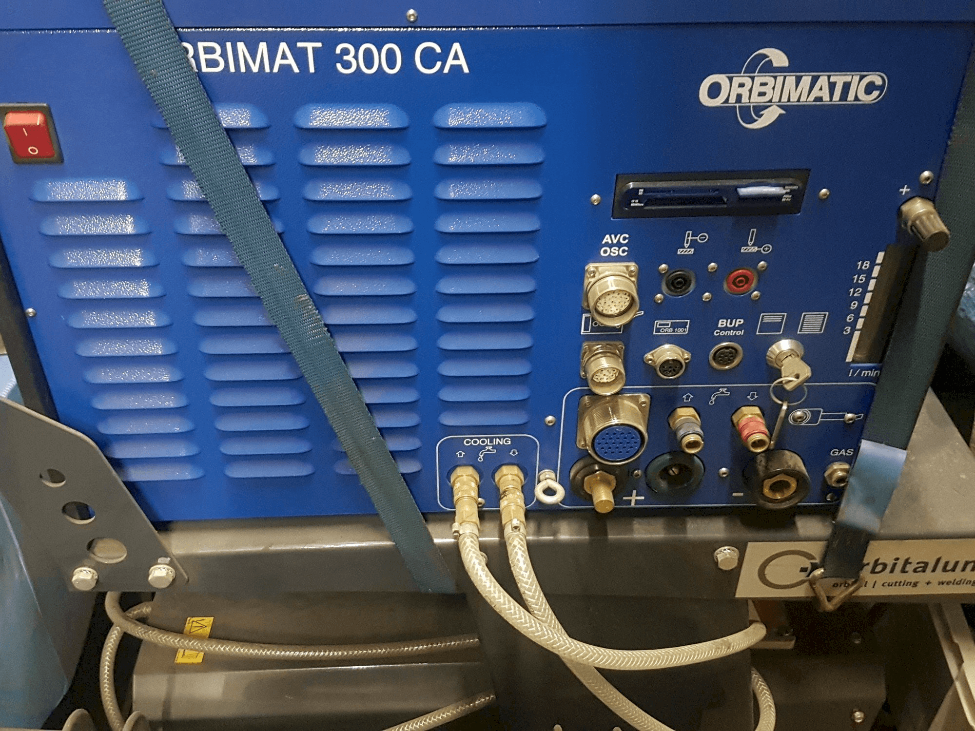 A Orbitalum ORBIMAT 300 CA AVC/OSC gép elölnézete