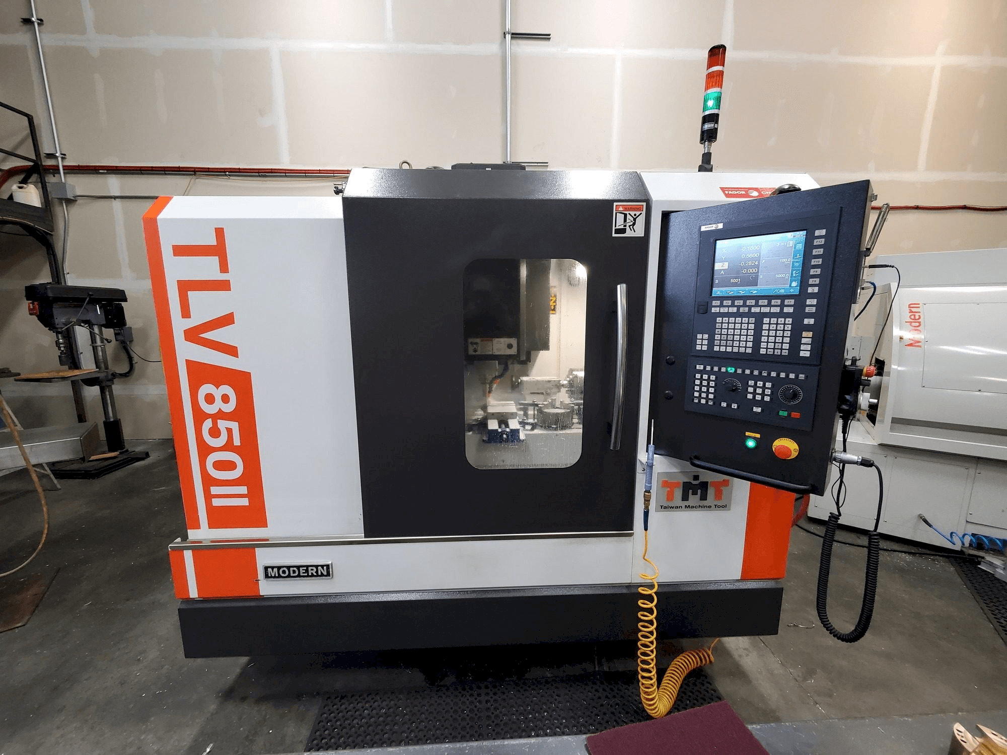 A Modern TLV-85011 gép elölnézete