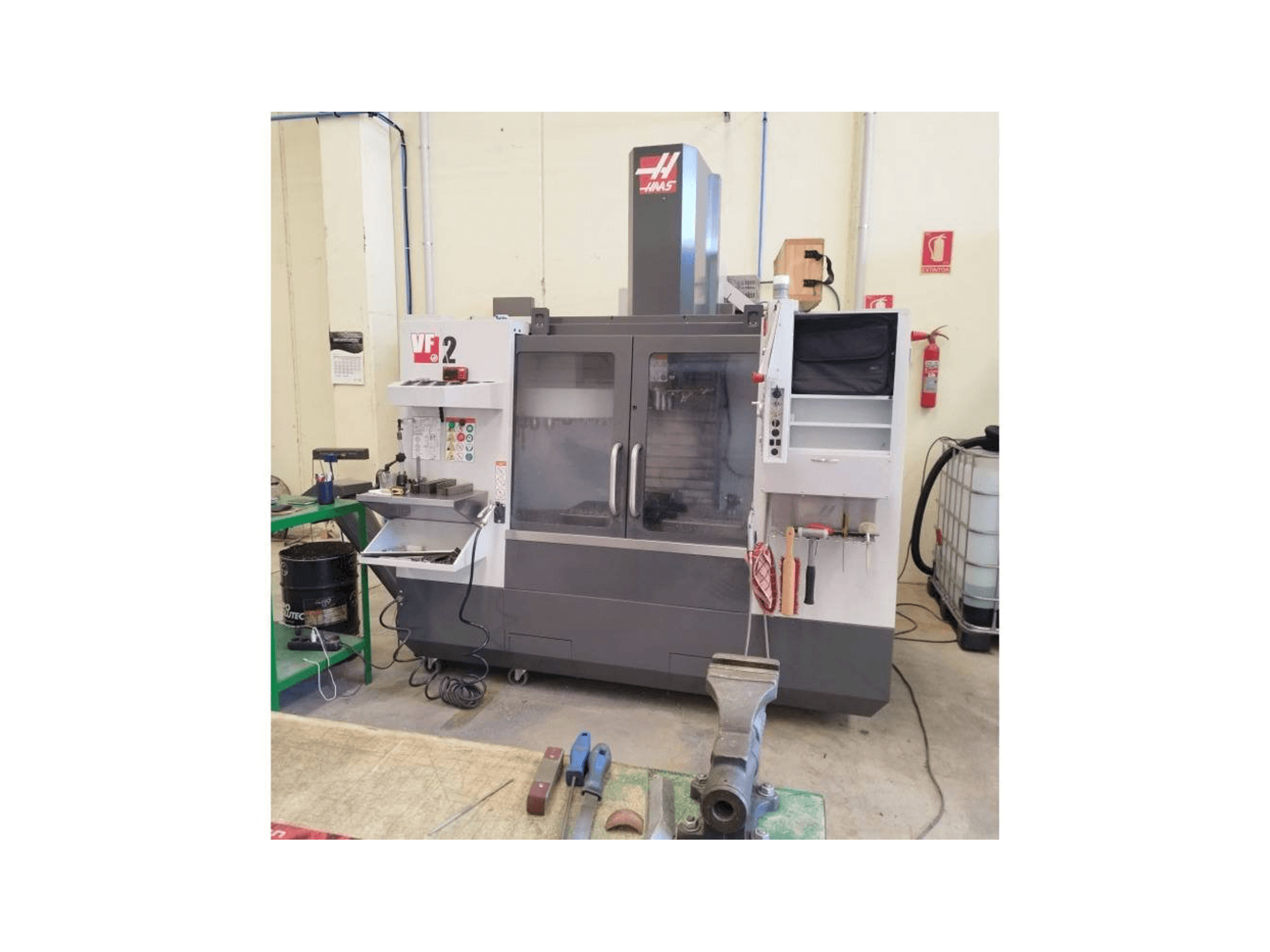 A HAAS VF-2 gép elölnézete