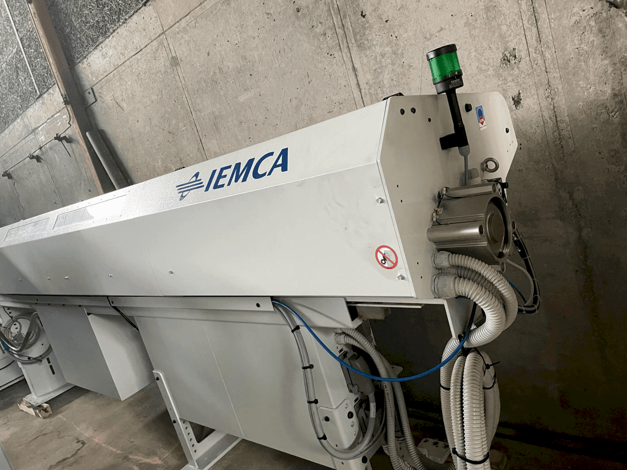 A IEMCA Master 80 gép elölnézete