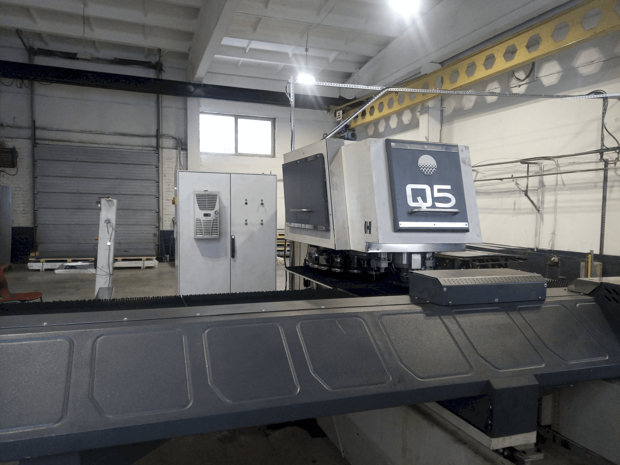 A HACO Q5 – 3030 – 20 I gép elölnézete