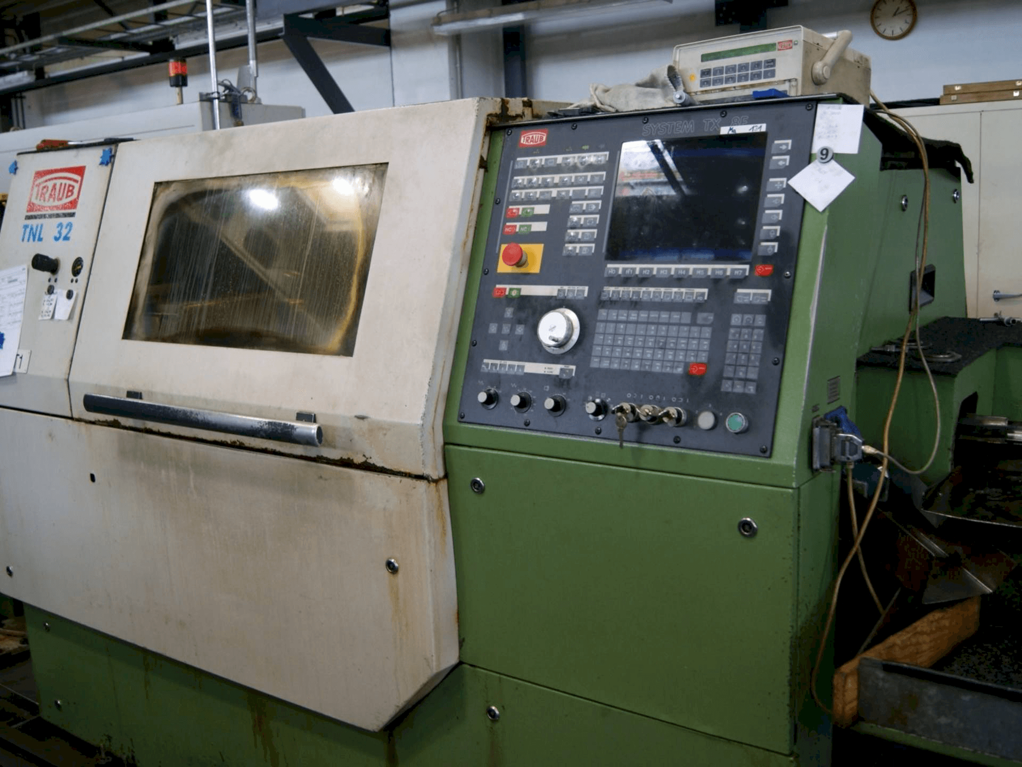 A TRAUB TNL 32G gép elölnézete