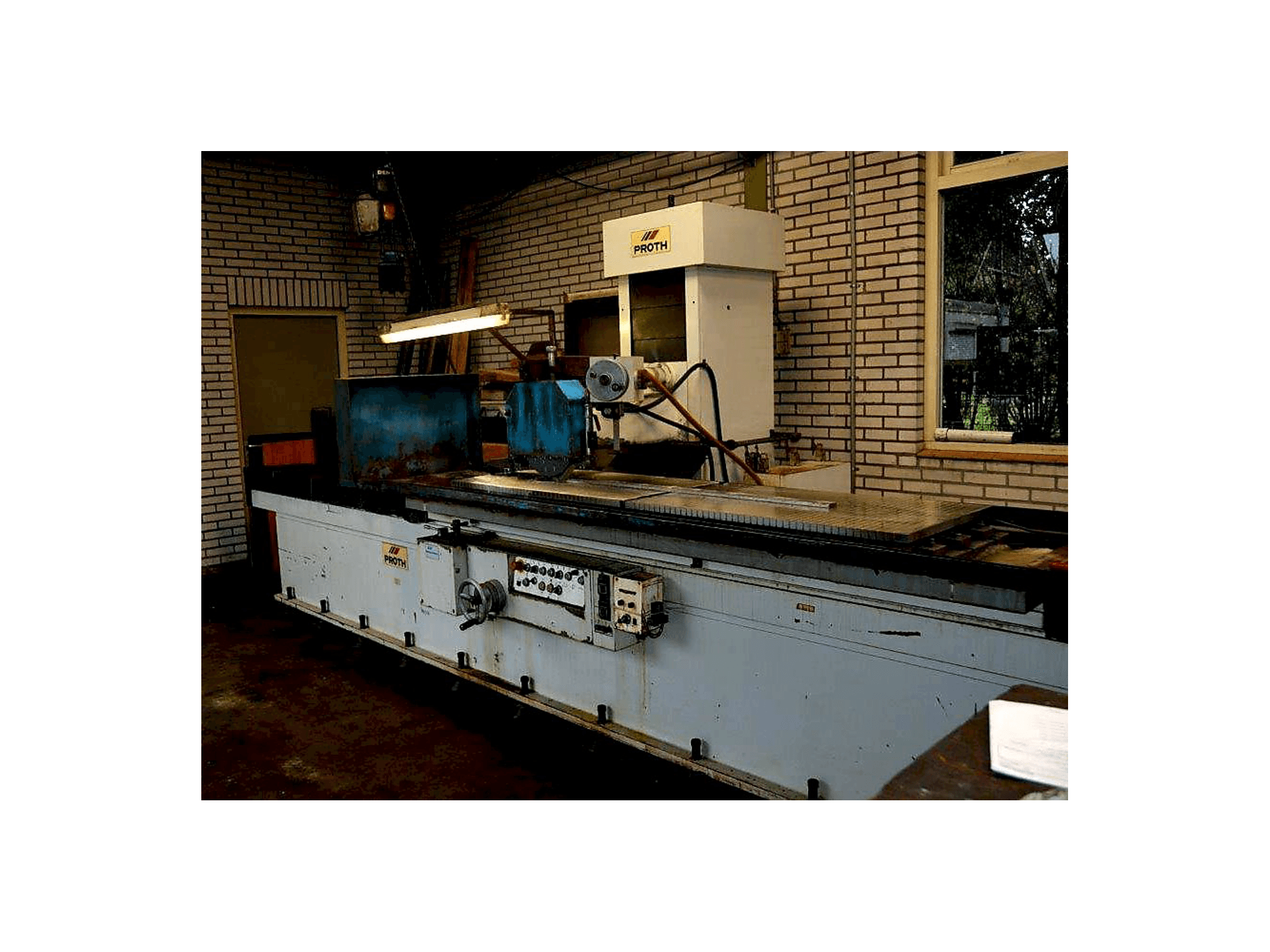 A Proth PSGC-60220AHR gép jobb nézete