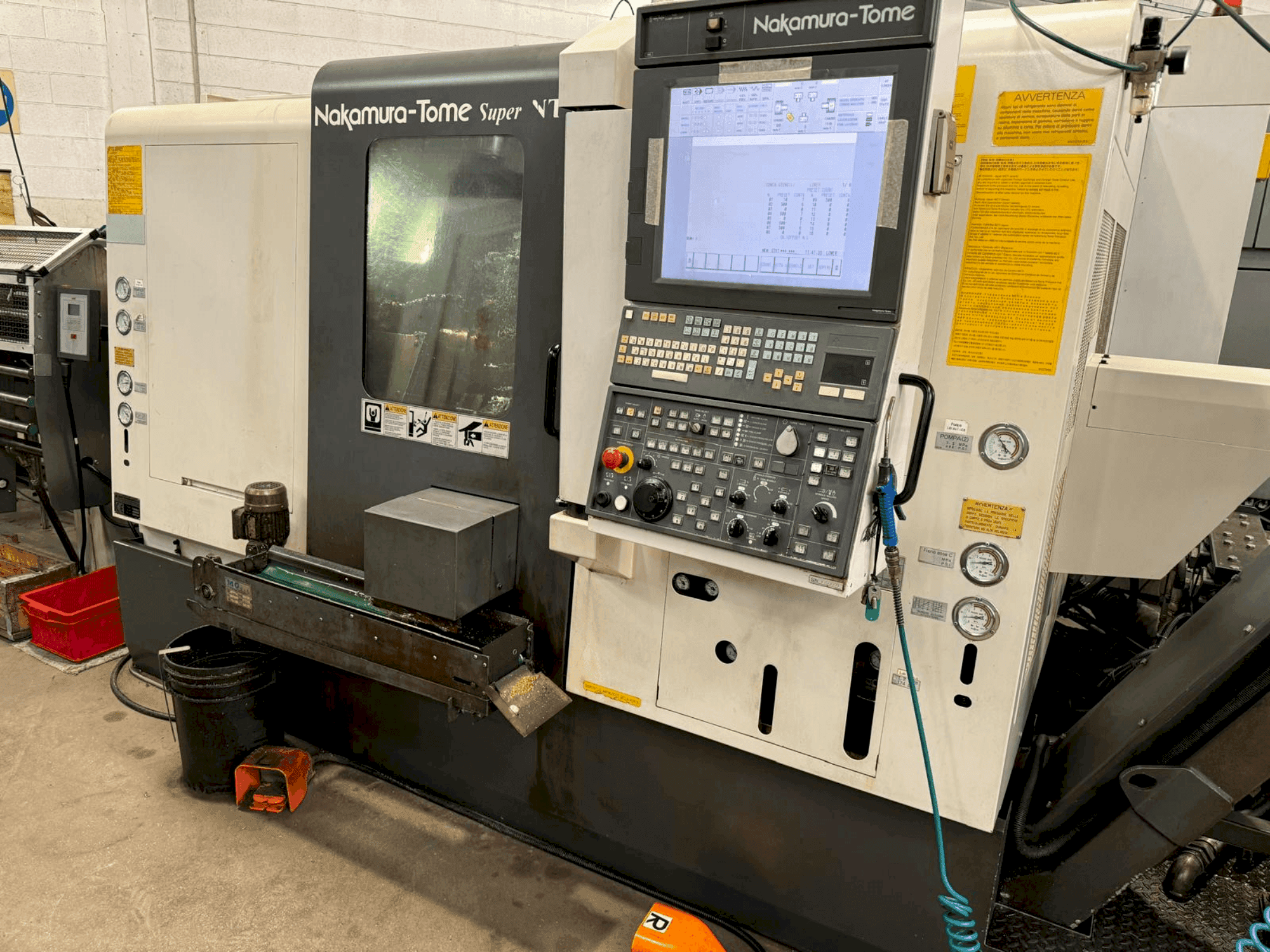 A NAKAMURA Super NTY3-100 gép elölnézete