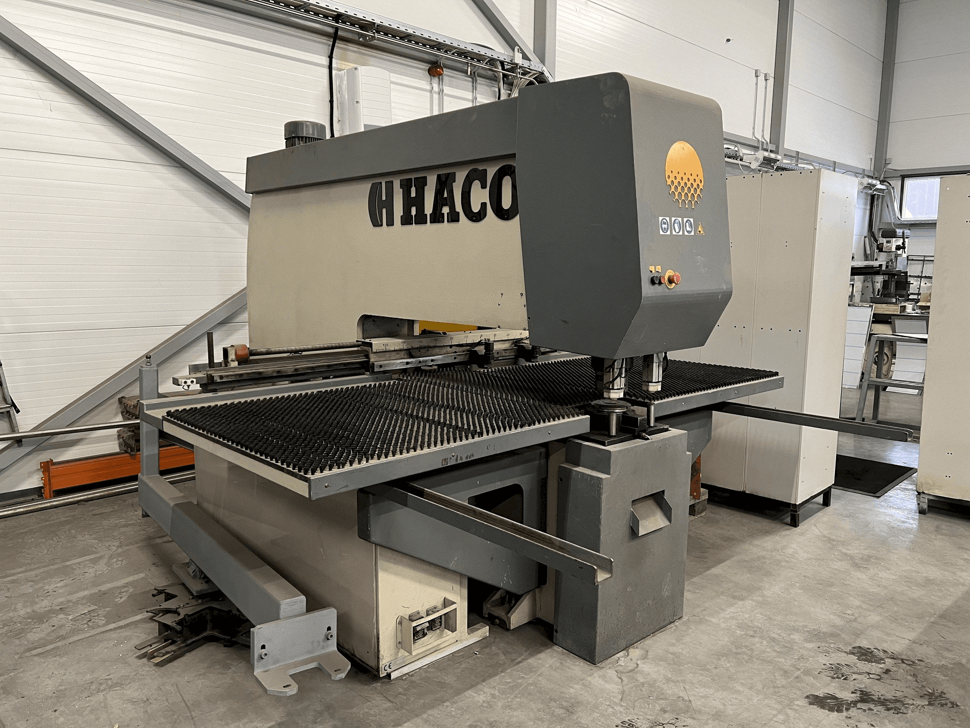 A HACO PM 310V-3 gép elölnézete