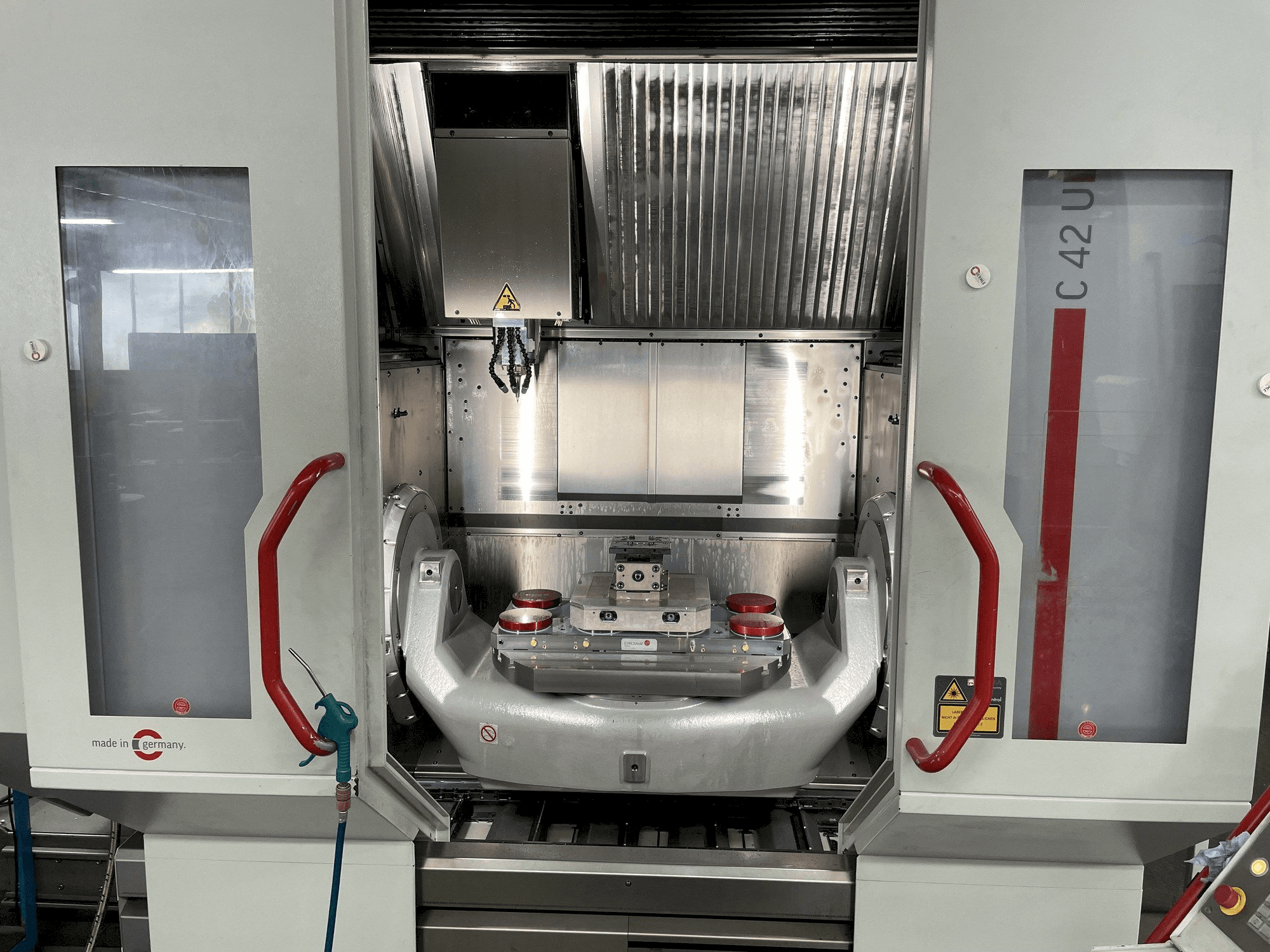 A HERMLE C 42 U gép elölnézete