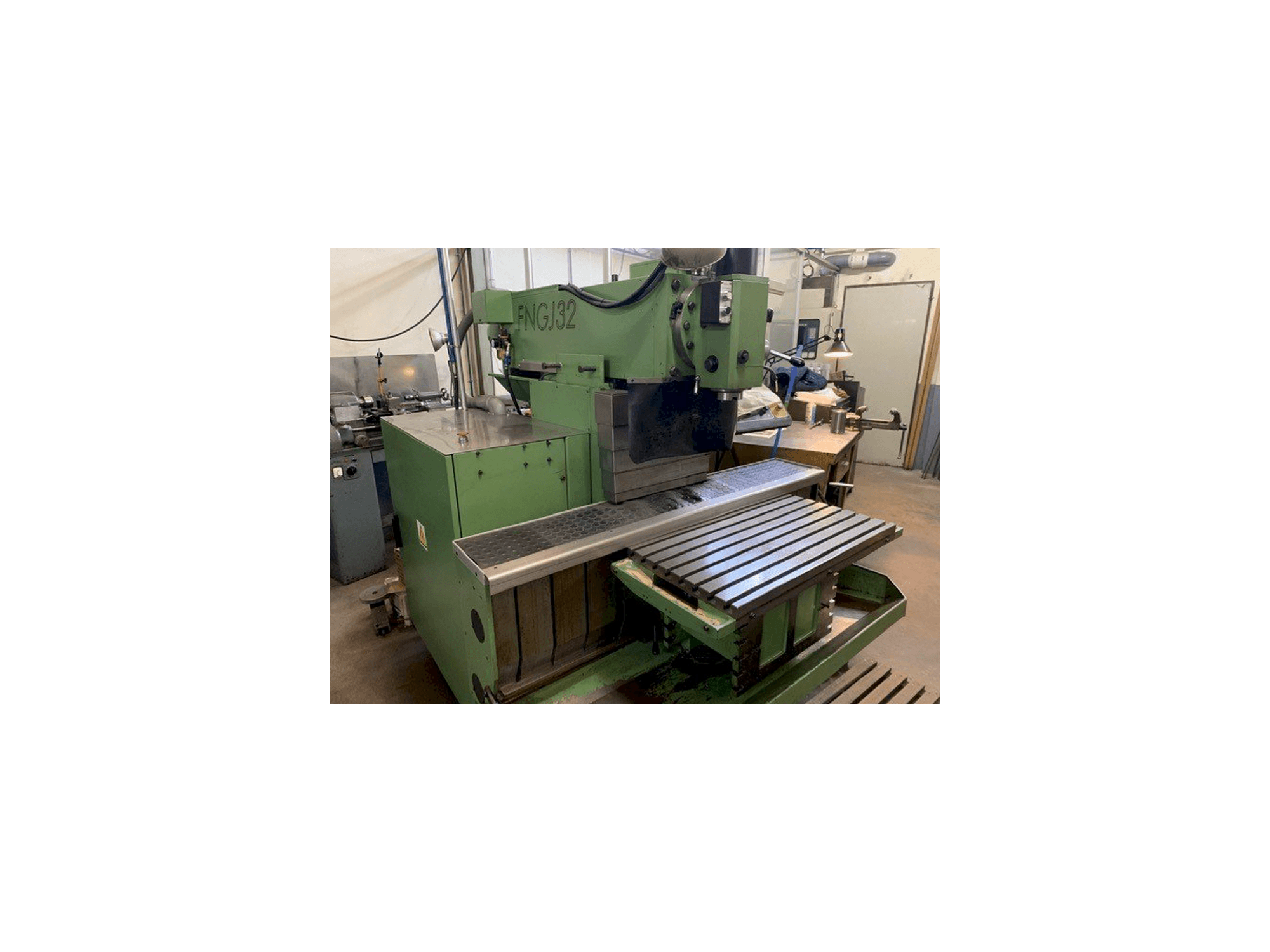 A INTOS FNGJ32 gép elölnézete