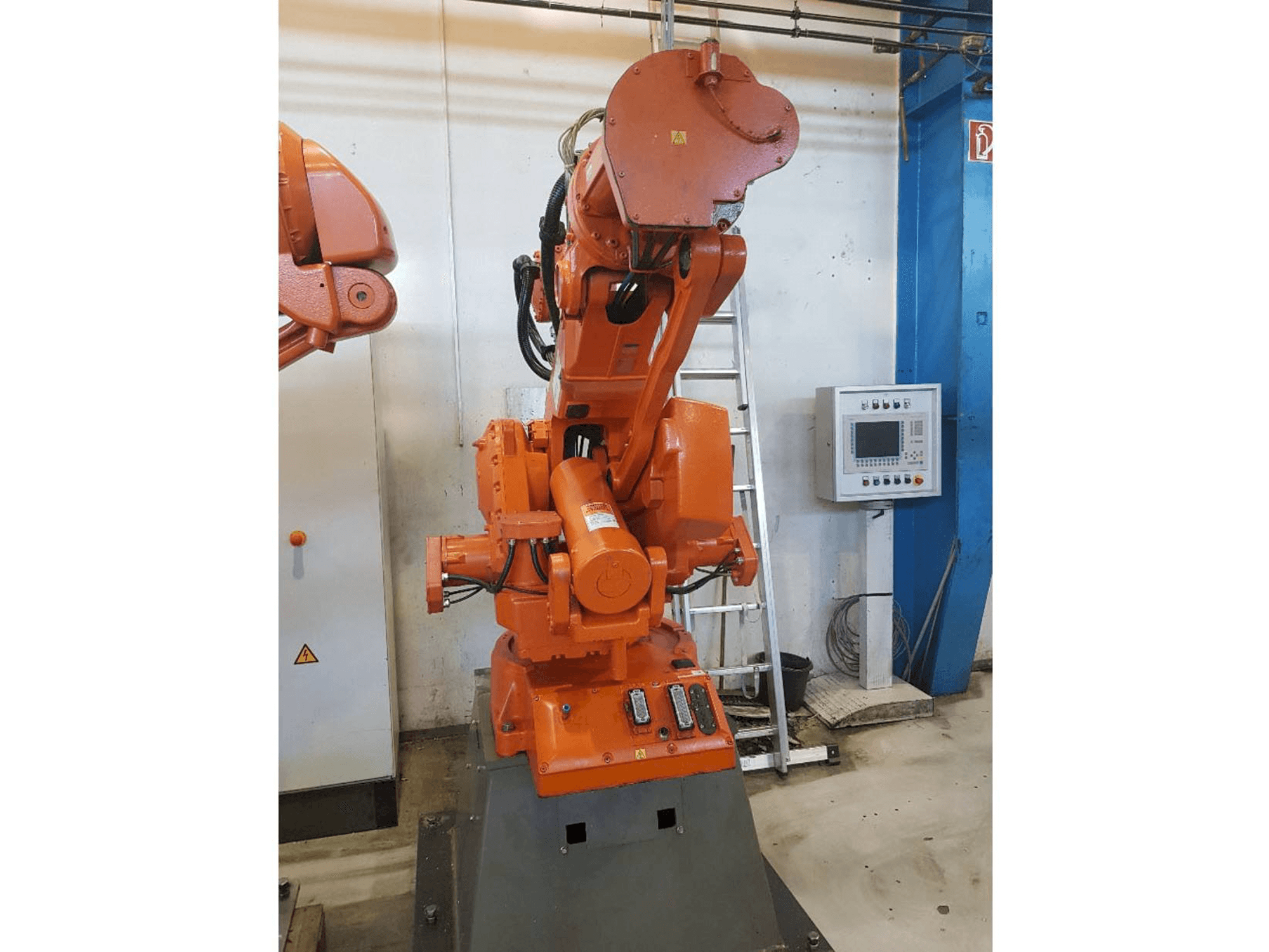 A ABB IRB 6400 RM 2000 gép elölnézete