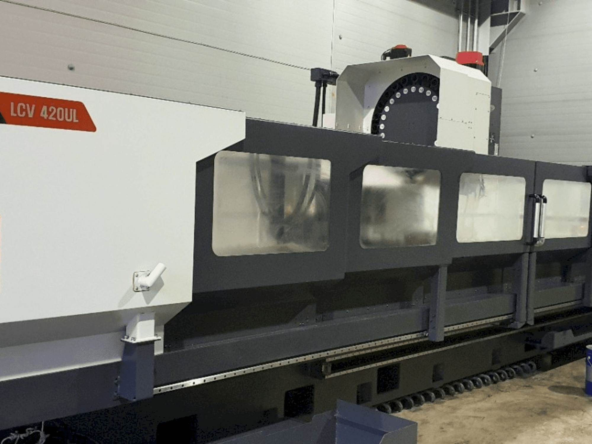 A SMEC LCV 420UL gép elölnézete