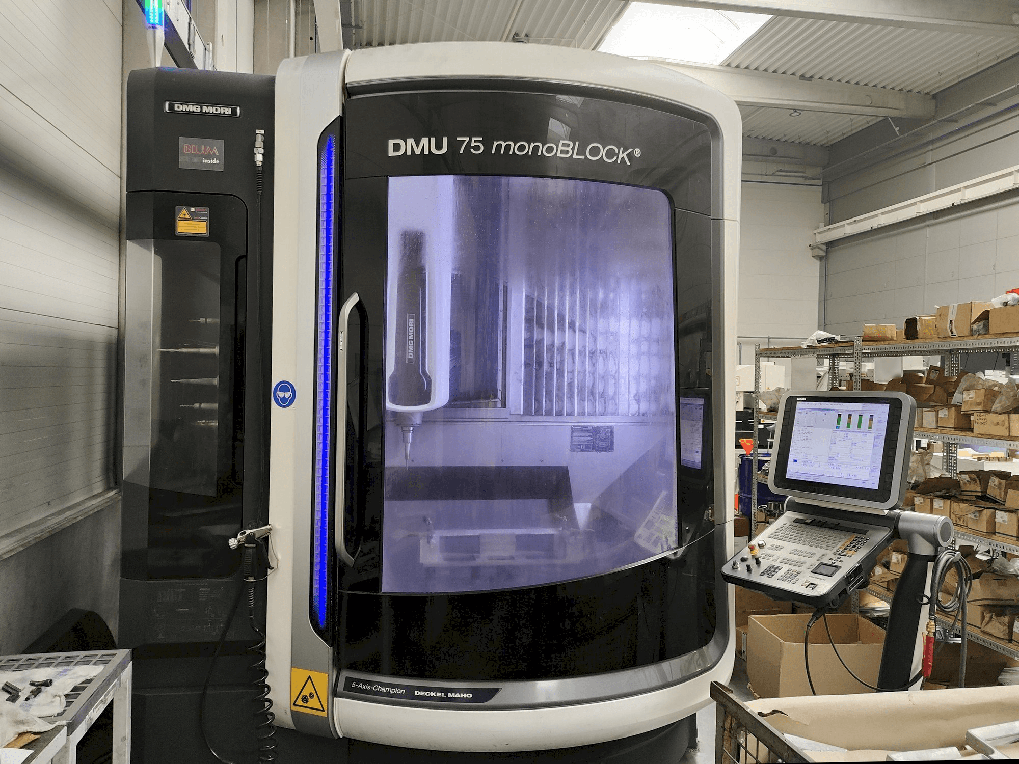 A DMG MORI DMU 75 monoBLOCK gép elölnézete