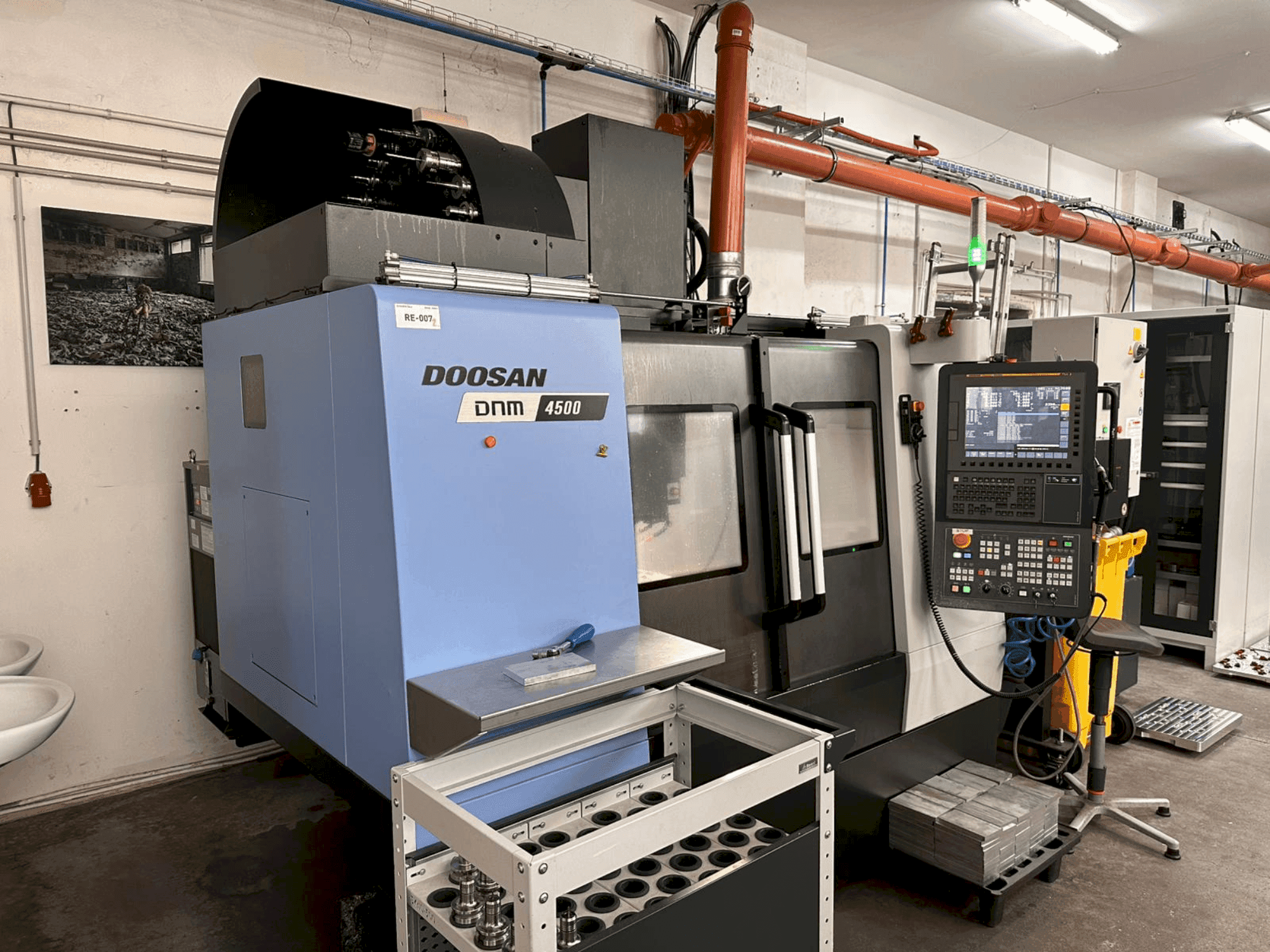A DOOSAN DNM 4500 gép elölnézete