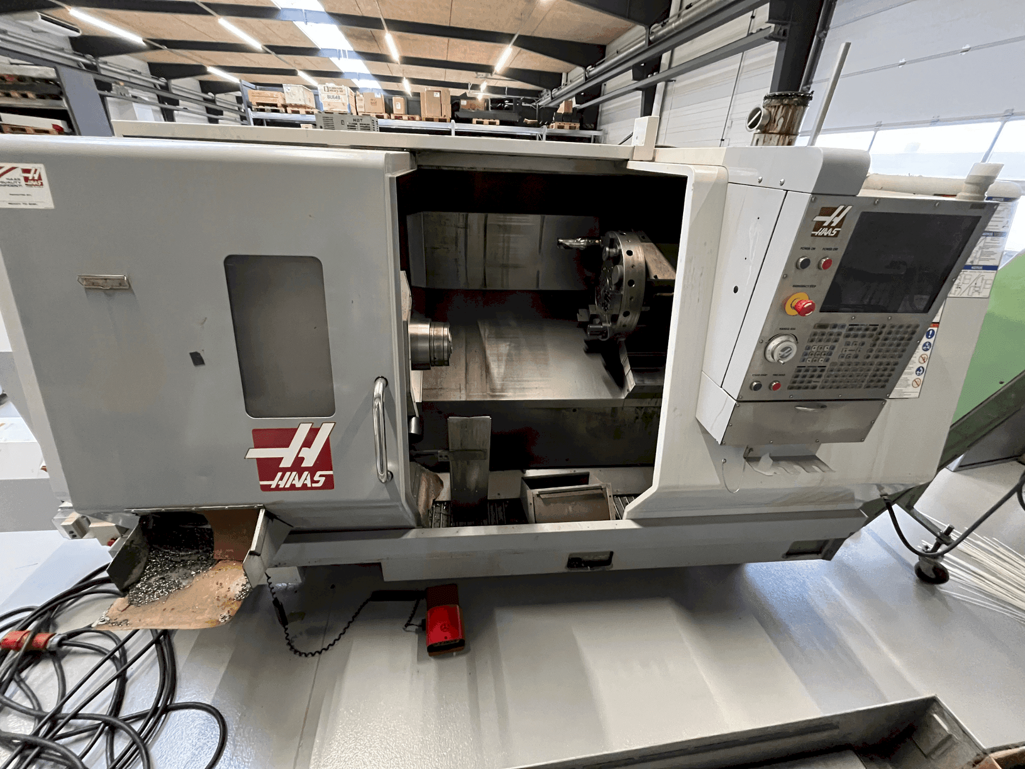 A HAAS SL-30 gép elölnézete
