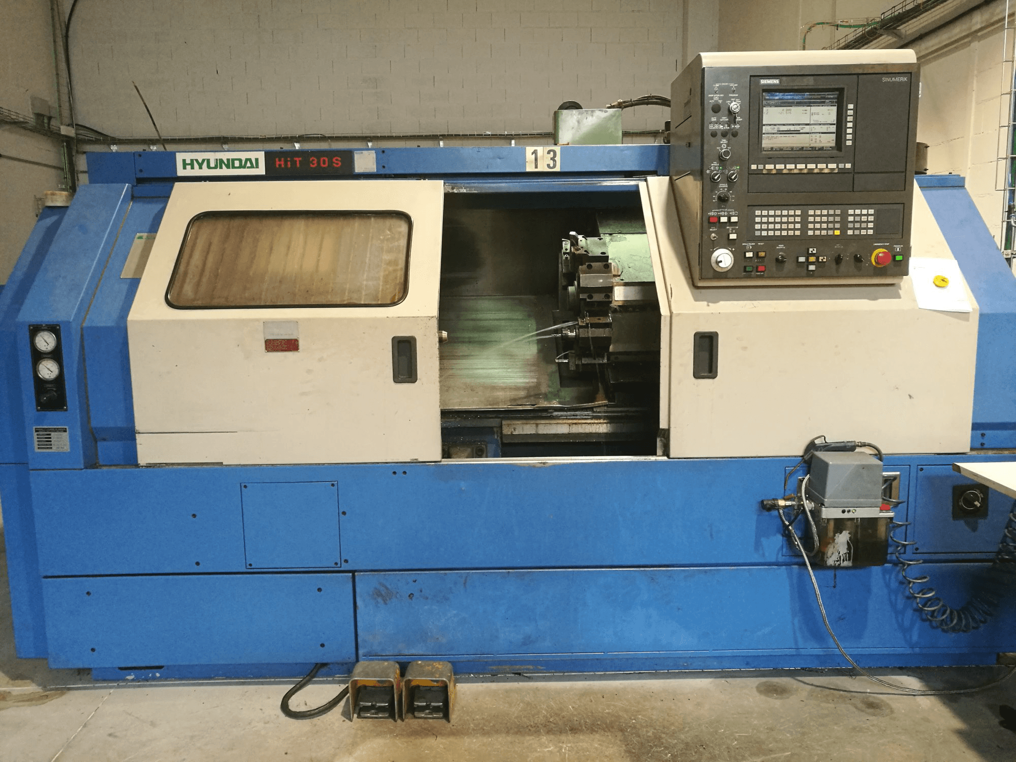 A Hyundai Kia HiT-30S gép elölnézete