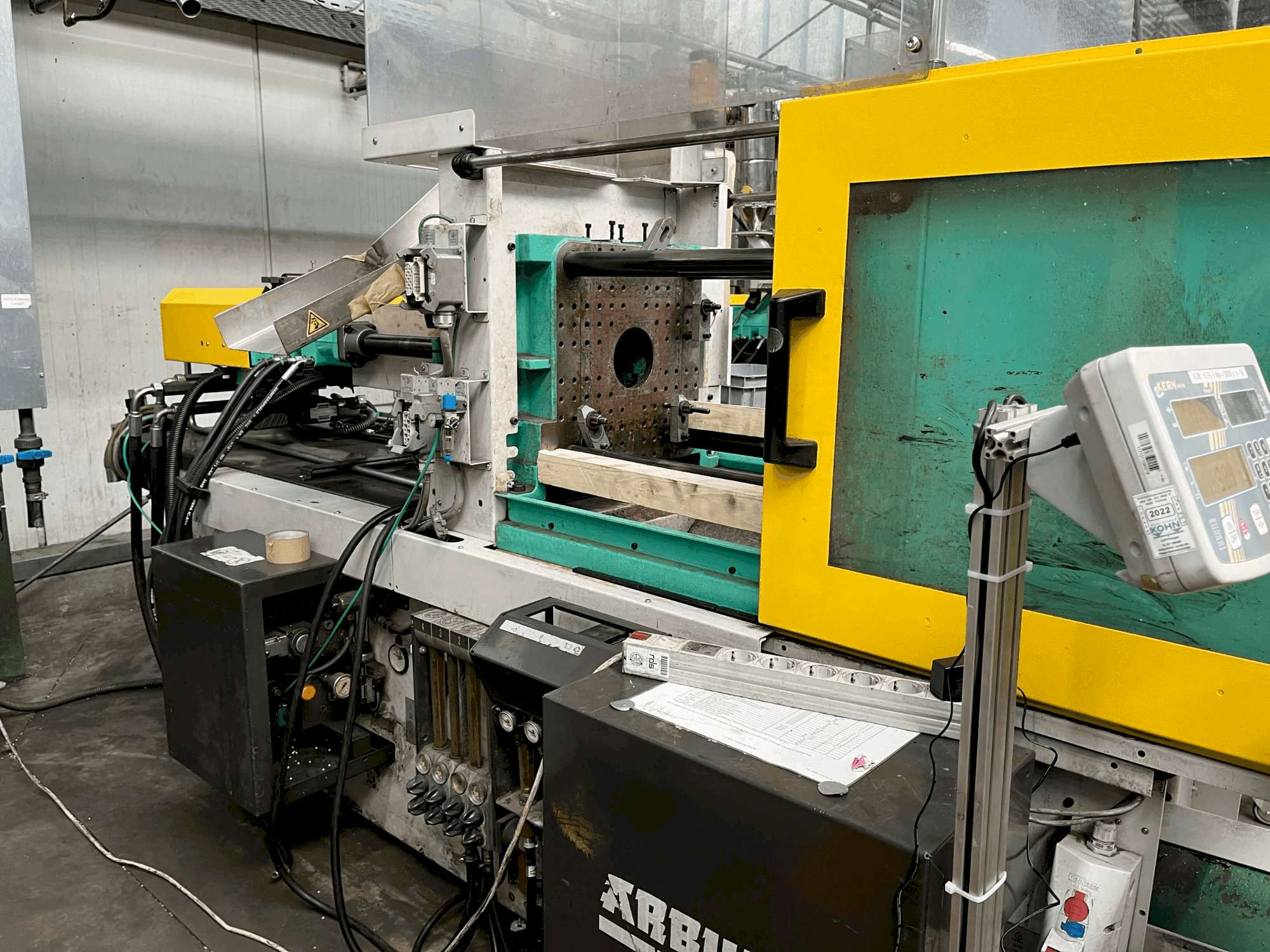 A Arburg Allrounder 320-50 C gép elölnézete