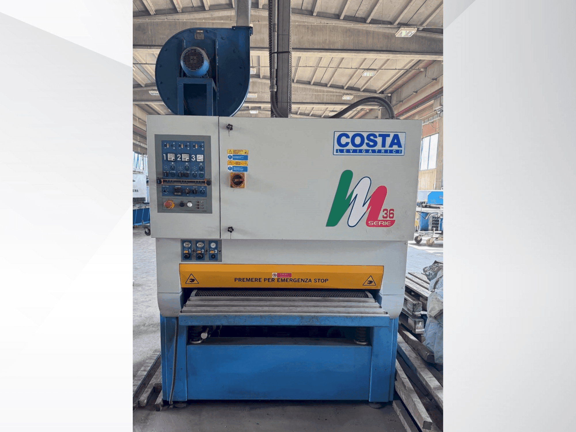A Costa M36 CC1150 gép elölnézete